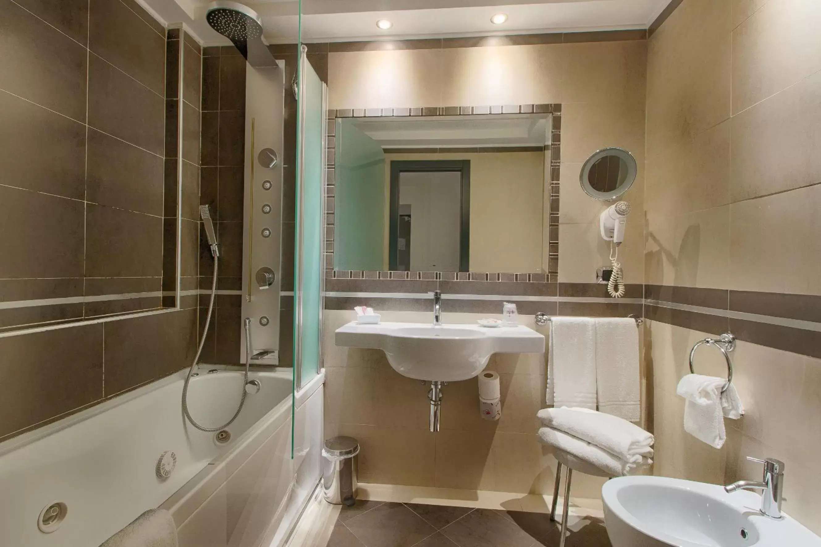 Bathroom in Hotel Raganelli