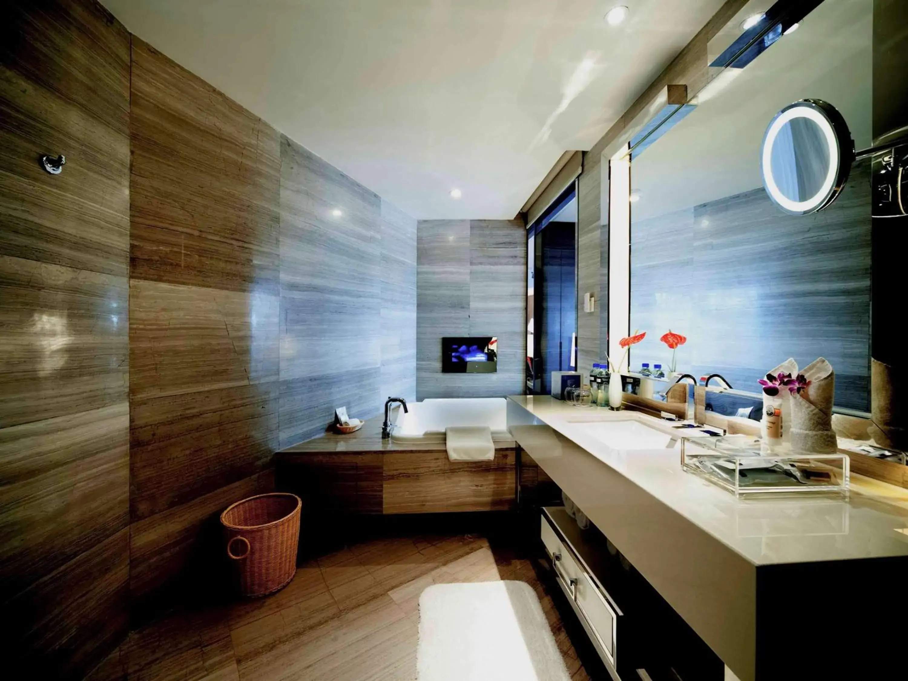 Photo of the whole room, Bathroom in Pullman Guiyang