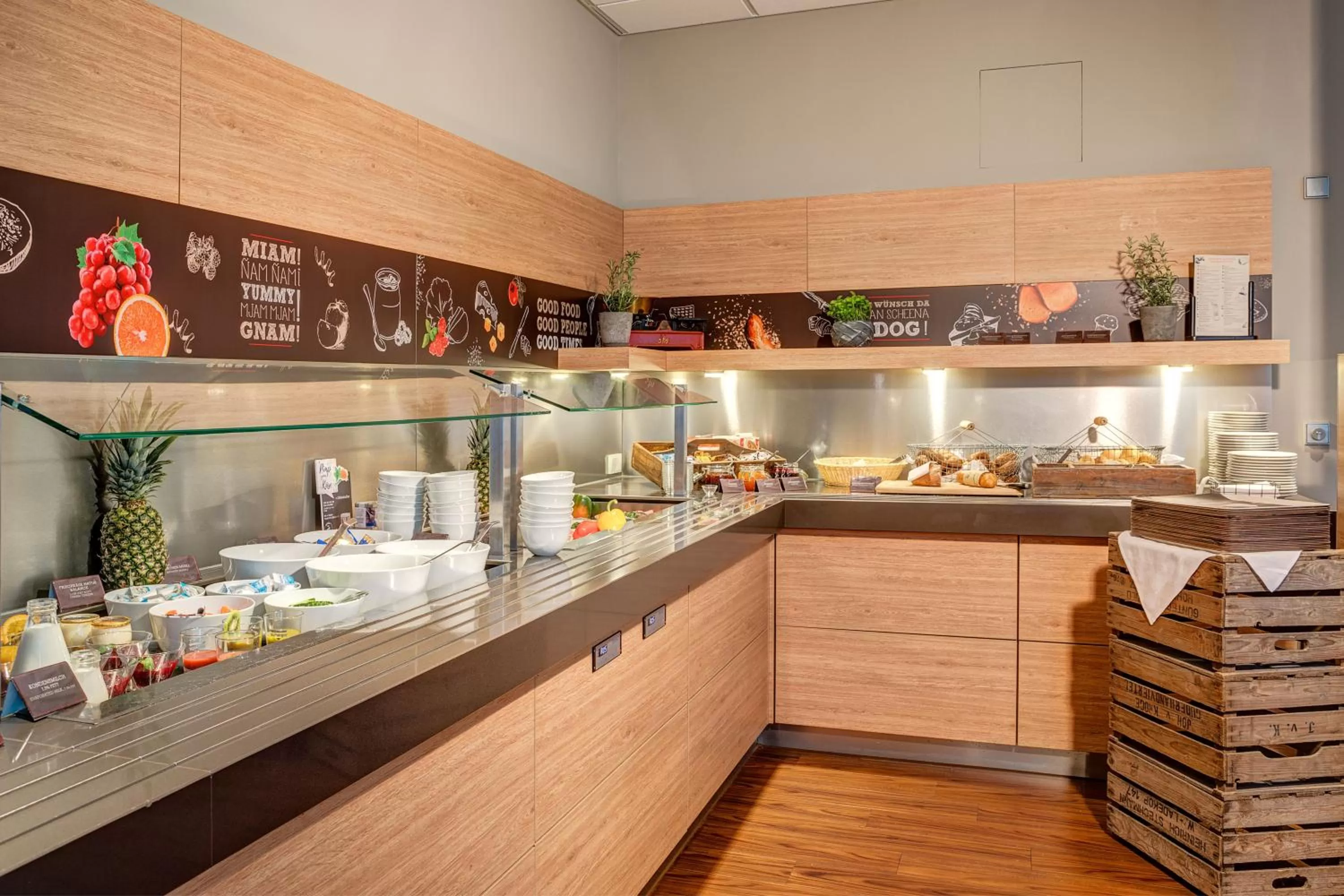 Restaurant/places to eat in ibis München City Süd