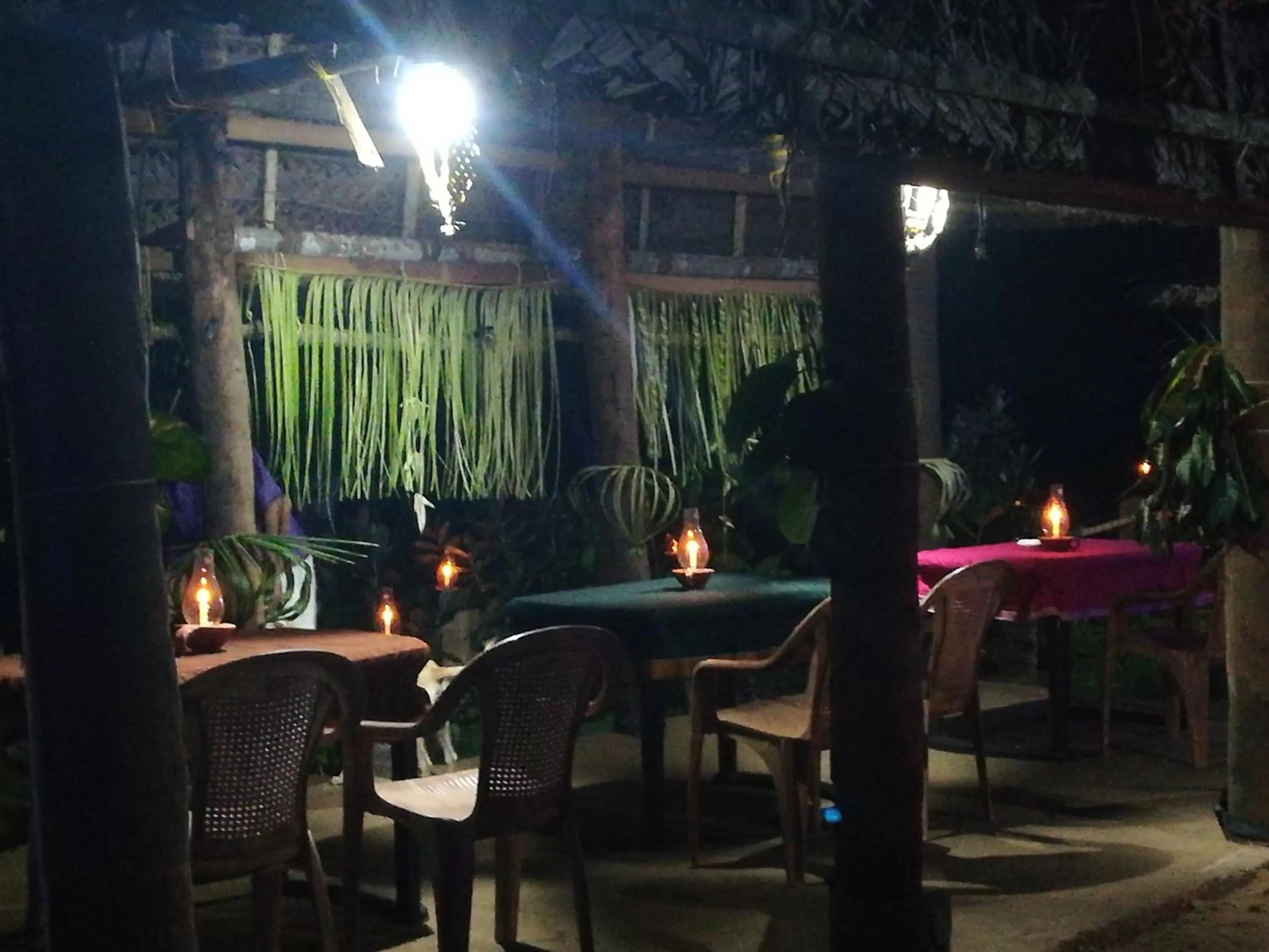 Restaurant/places to eat in Sukriti beach Resort