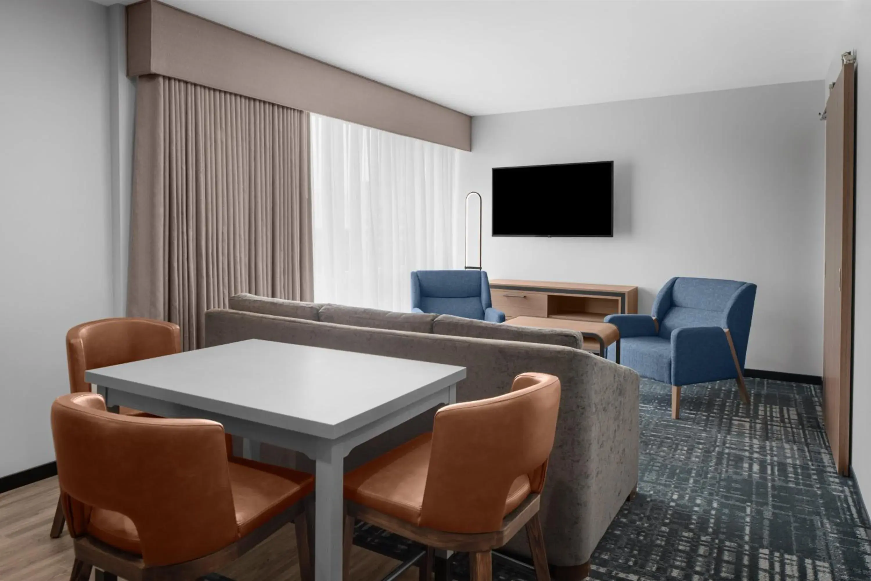 Living room, TV/Entertainment Center in Homewood Suites By Hilton Charlotte Uptown First Ward