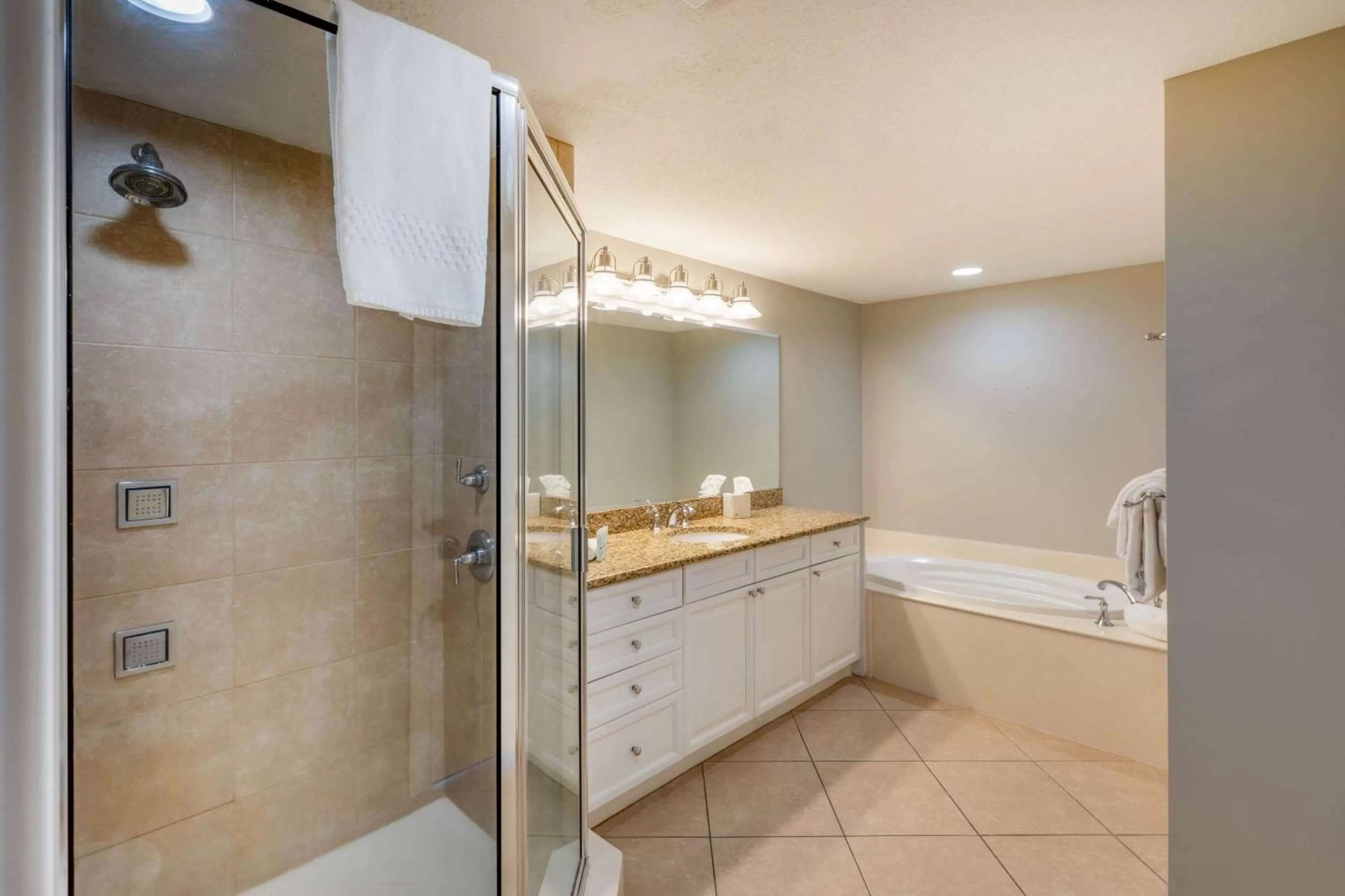 TV and multimedia in Escapes! To The Shores Orange Beach, A Ramada by Wyndham