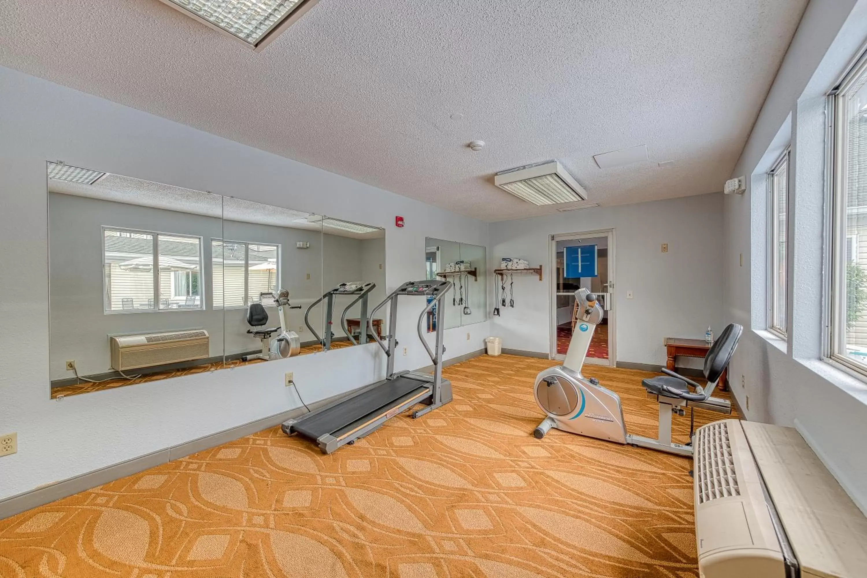 Fitness centre/facilities in American Inn & suites
