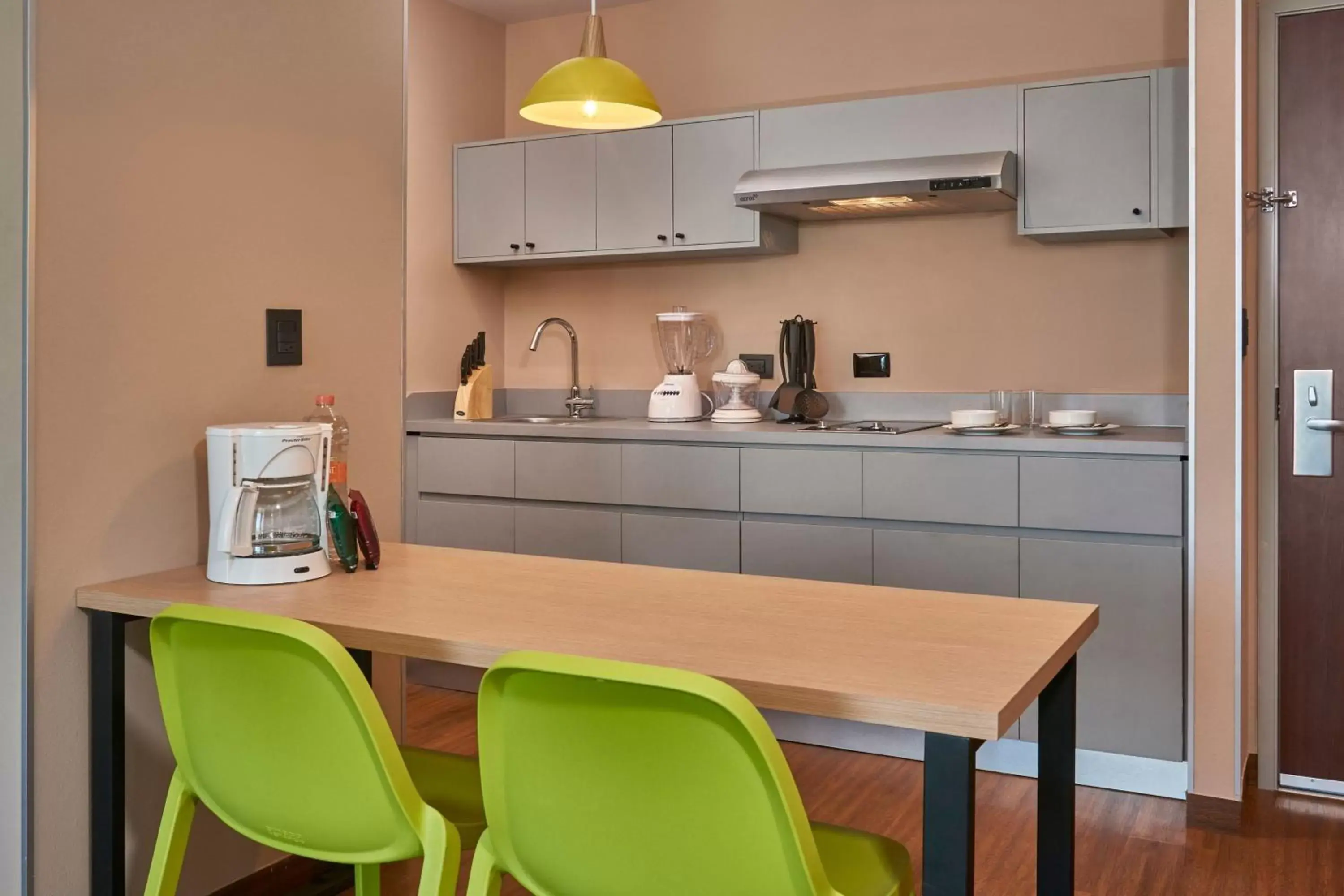 Kitchen or kitchenette, Kitchen/Kitchenette in City Express Suites by Marriott Tijuana Rio
