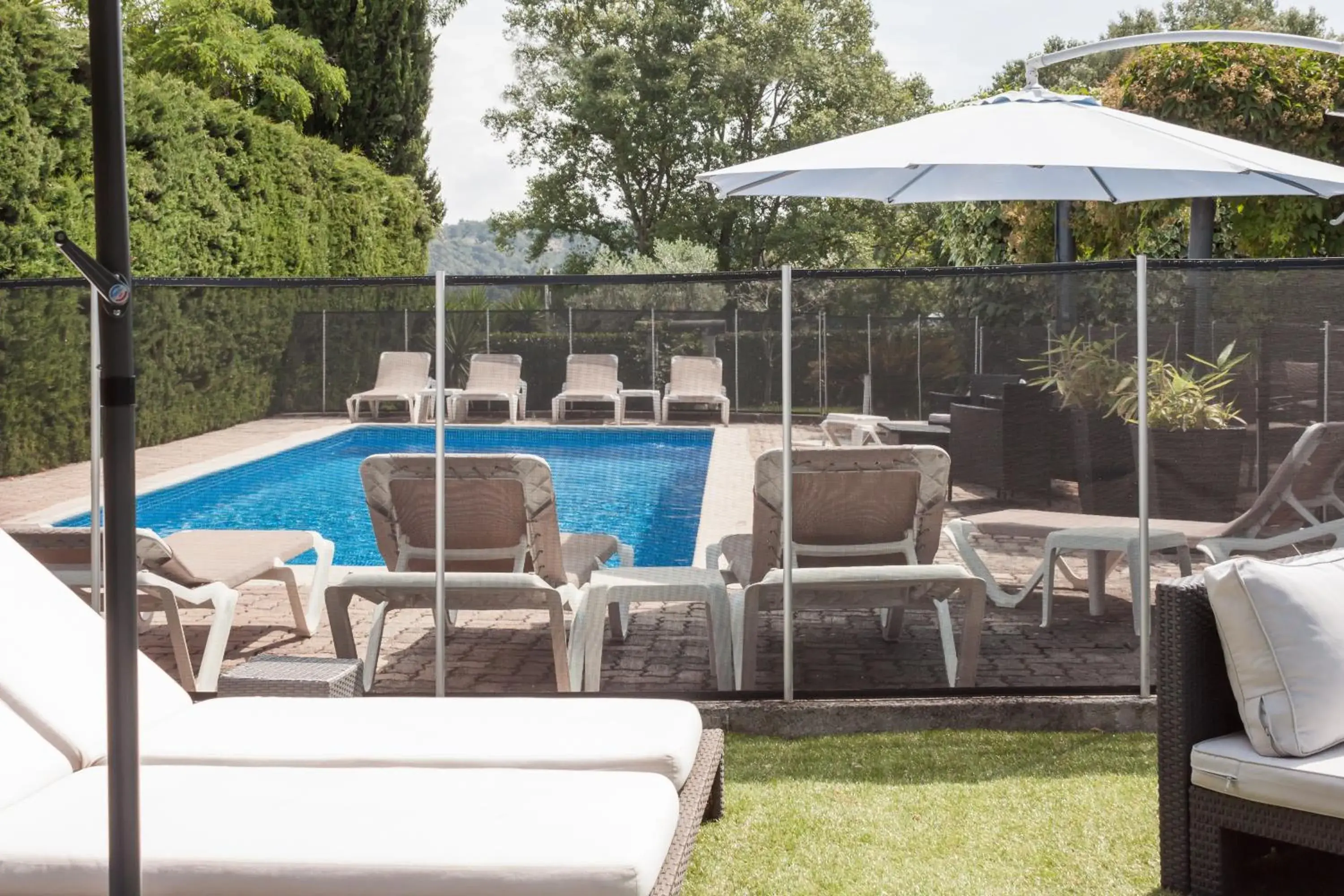 Day, Swimming Pool in Logis Hotel des Cayrons