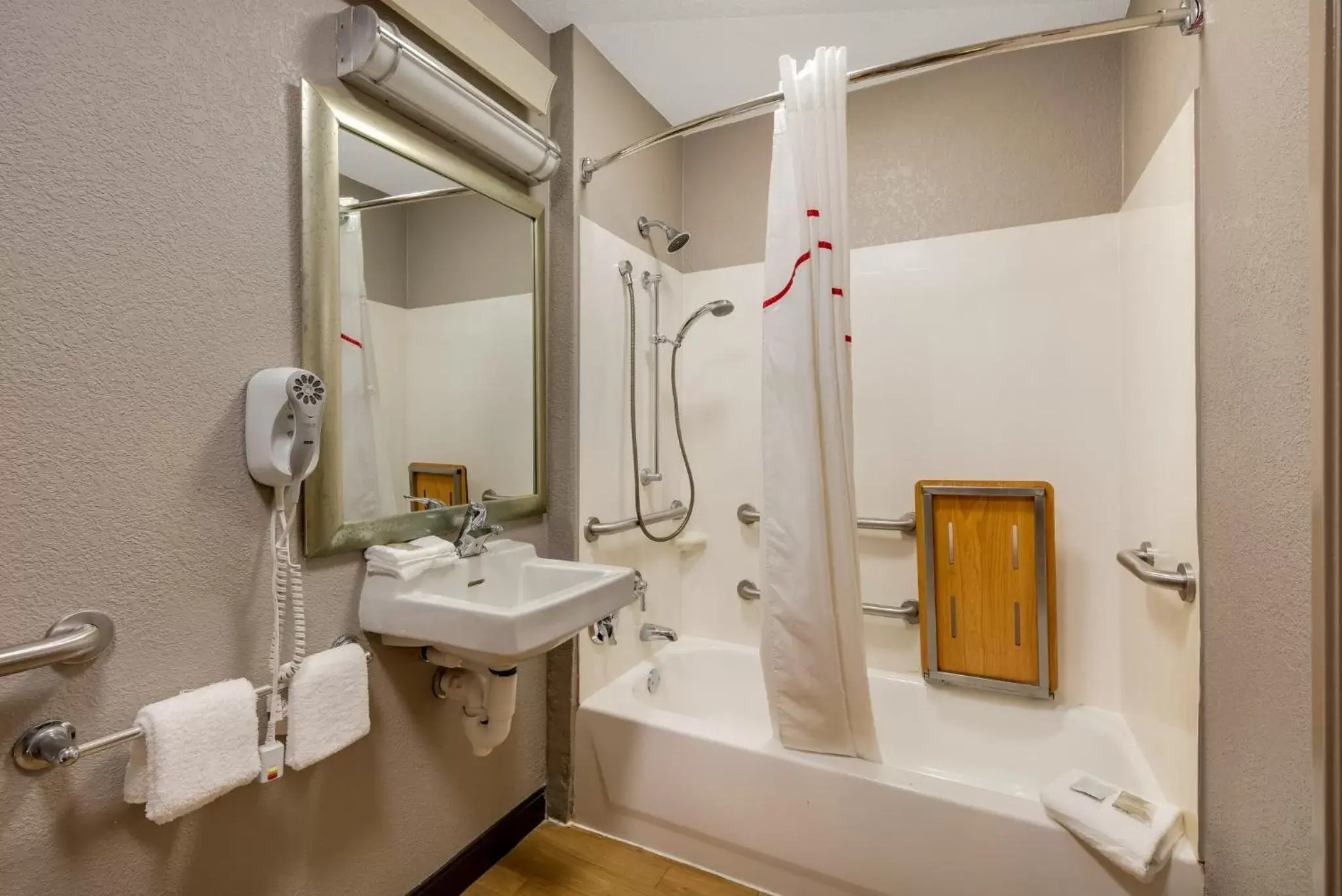 Bathroom in Red Roof Inn Asheville - Biltmore West