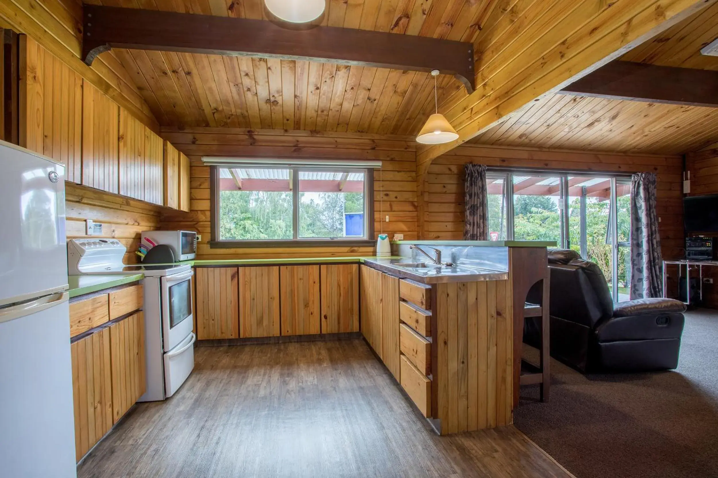 Kitchen or kitchenette, Kitchen/Kitchenette in Te Anau Top 10 Holiday Park and Motels