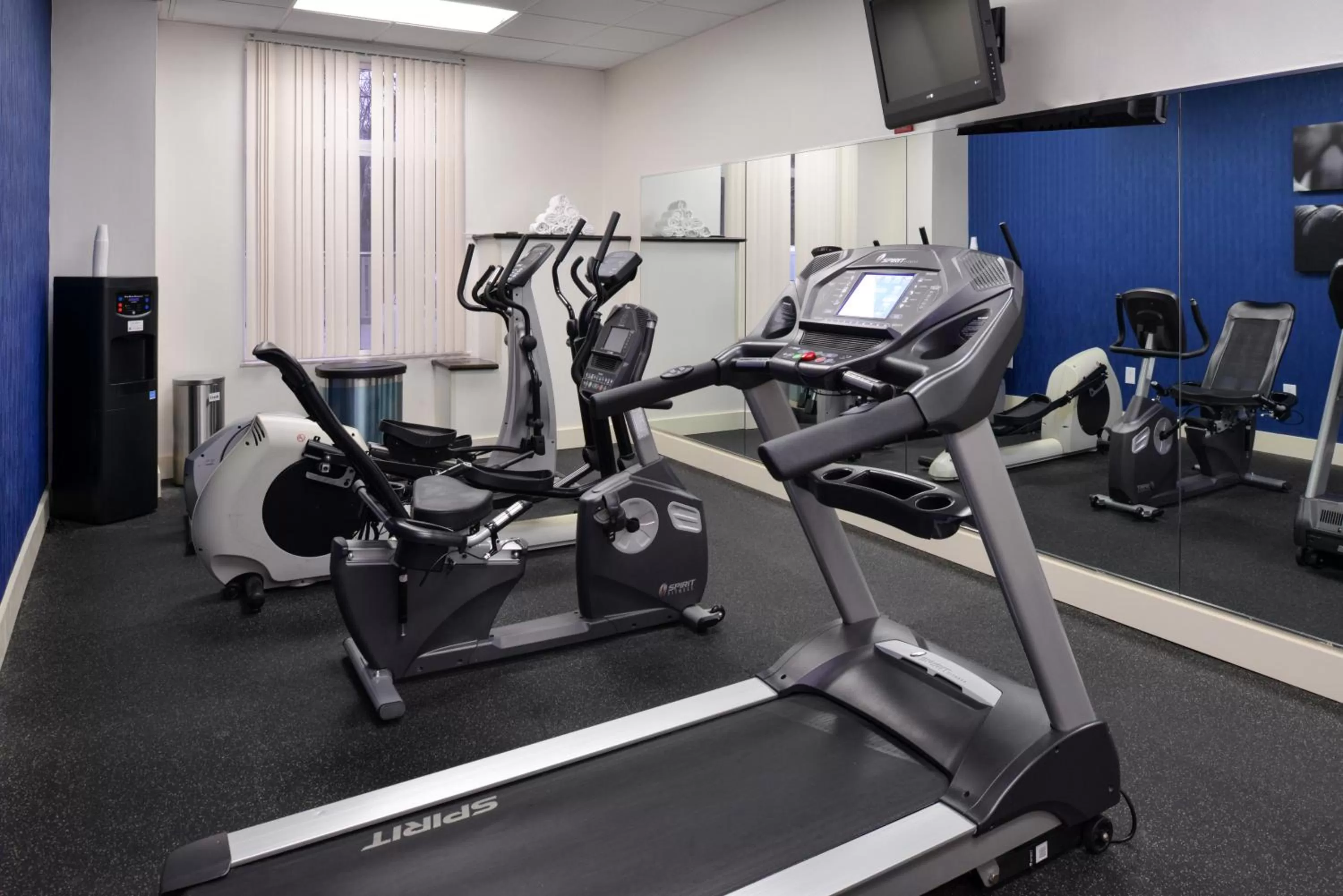 Fitness centre/facilities in Country Inn & Suites by Radisson Nashville Airport TN