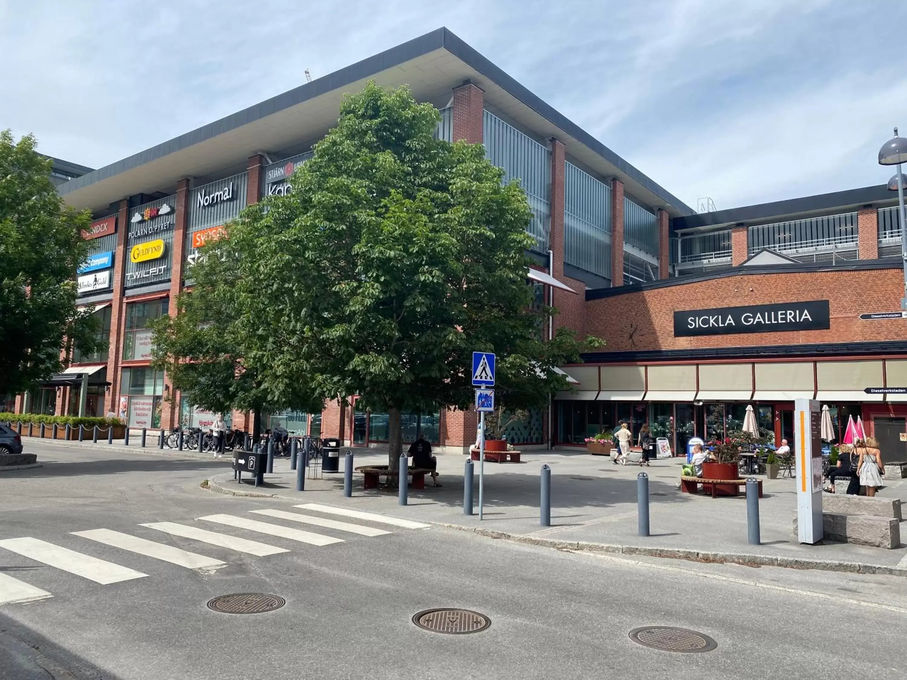 Shopping Area, Property Building in ProfilHotels Nacka