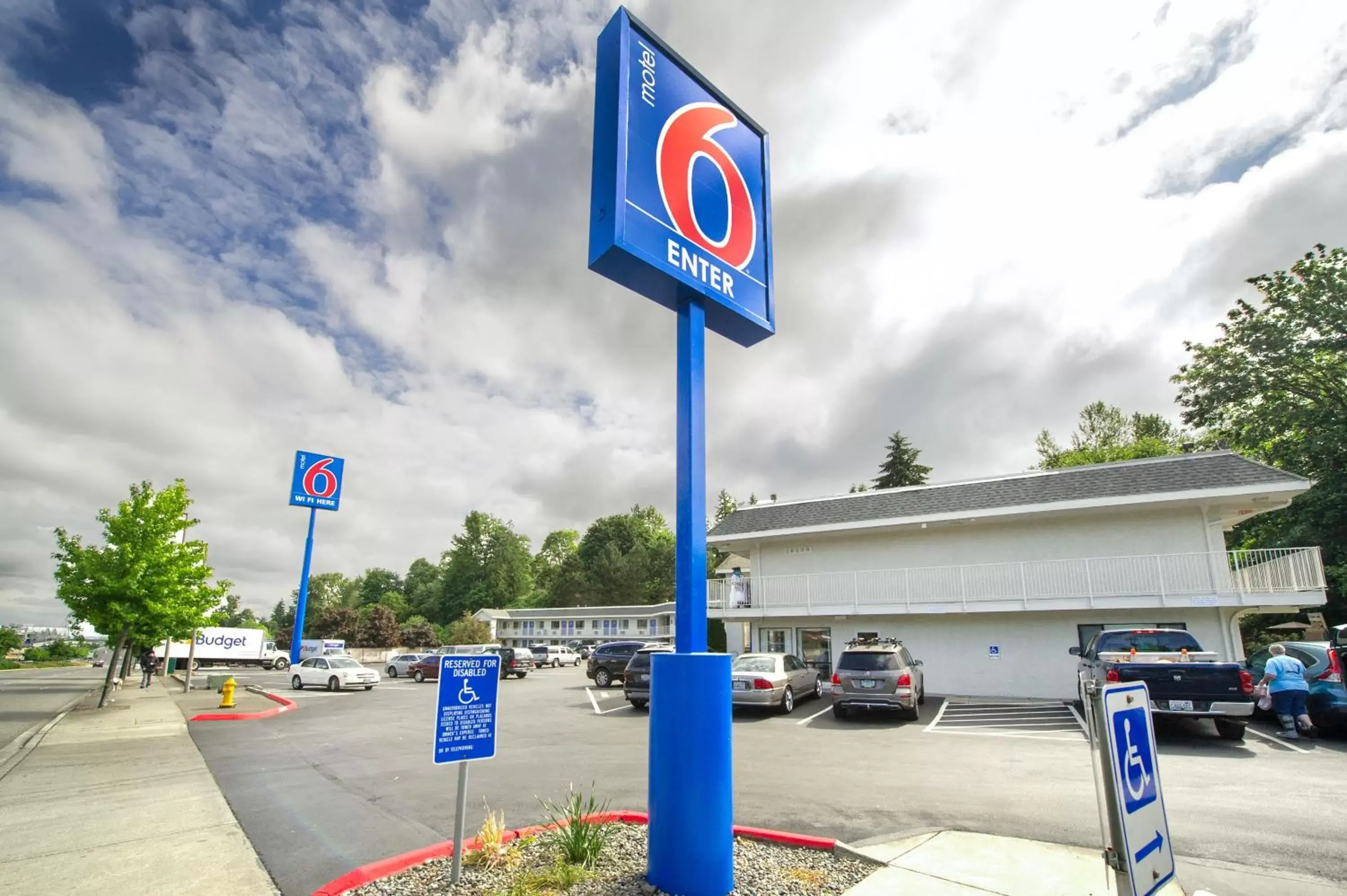 Day, Property Building in Motel 6-Seattle, WA - Airport