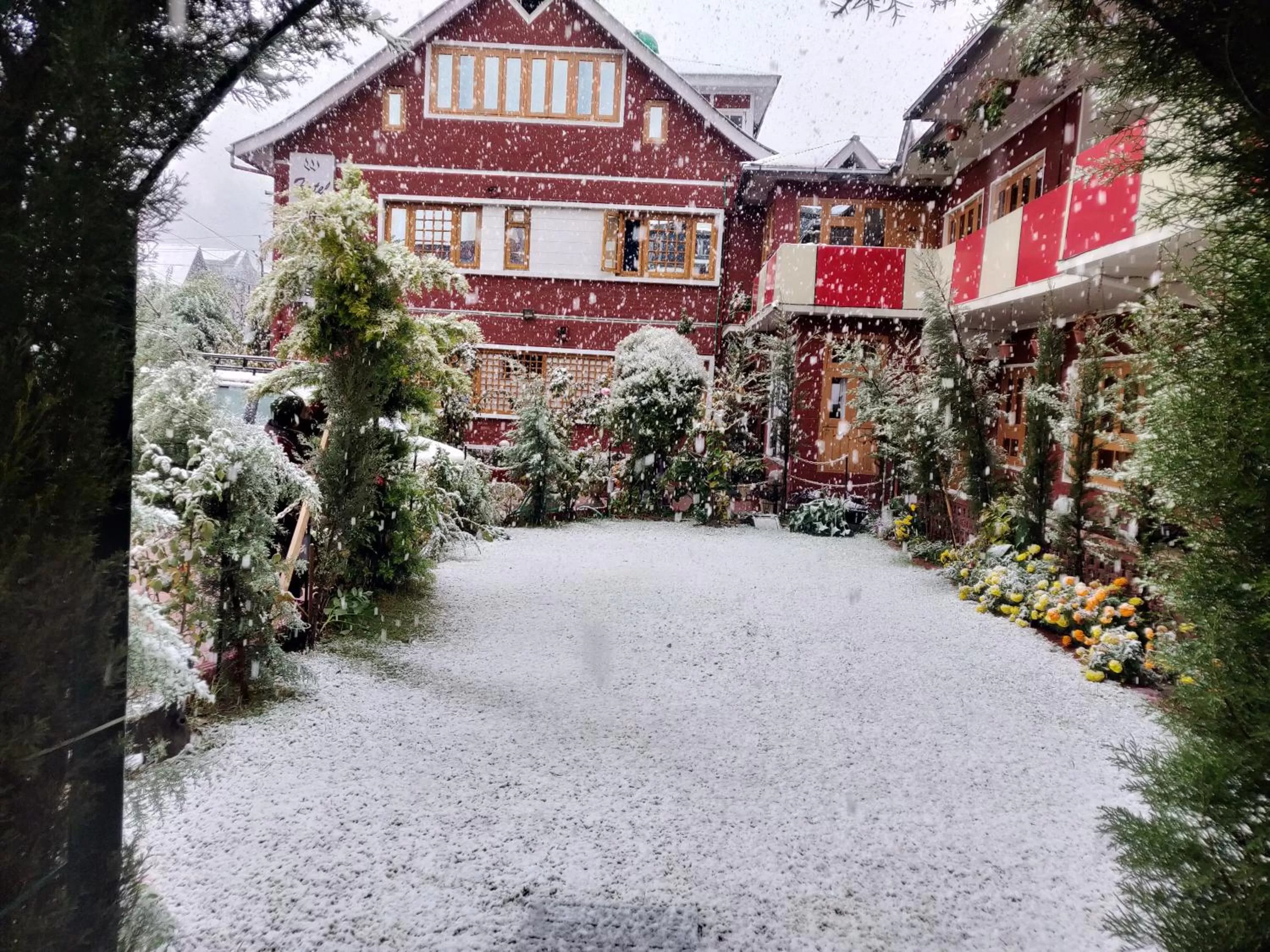 Facade/entrance in Walisons Hotel