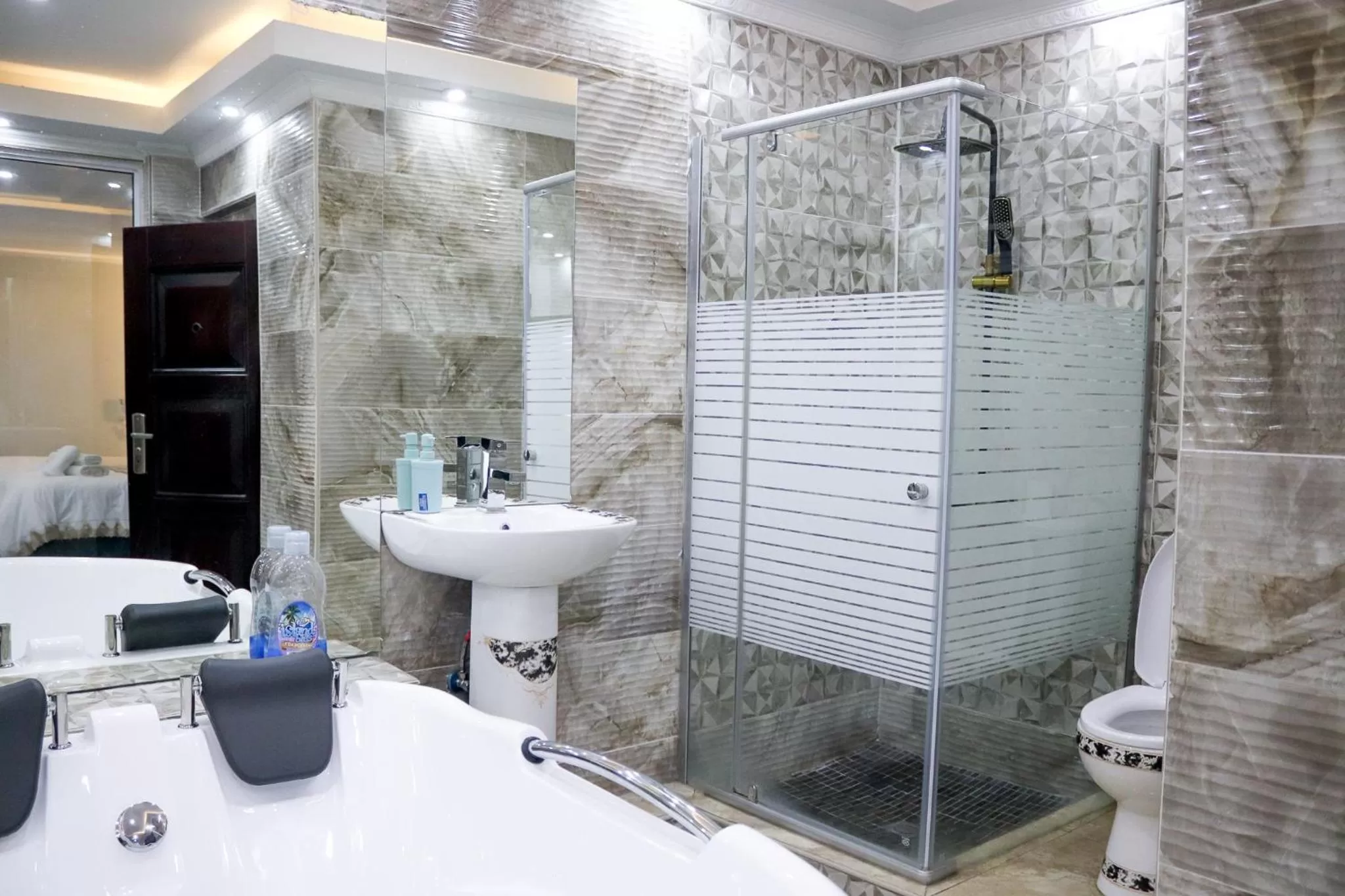 Bathroom in Gold Crown International Hotel Johannesburg