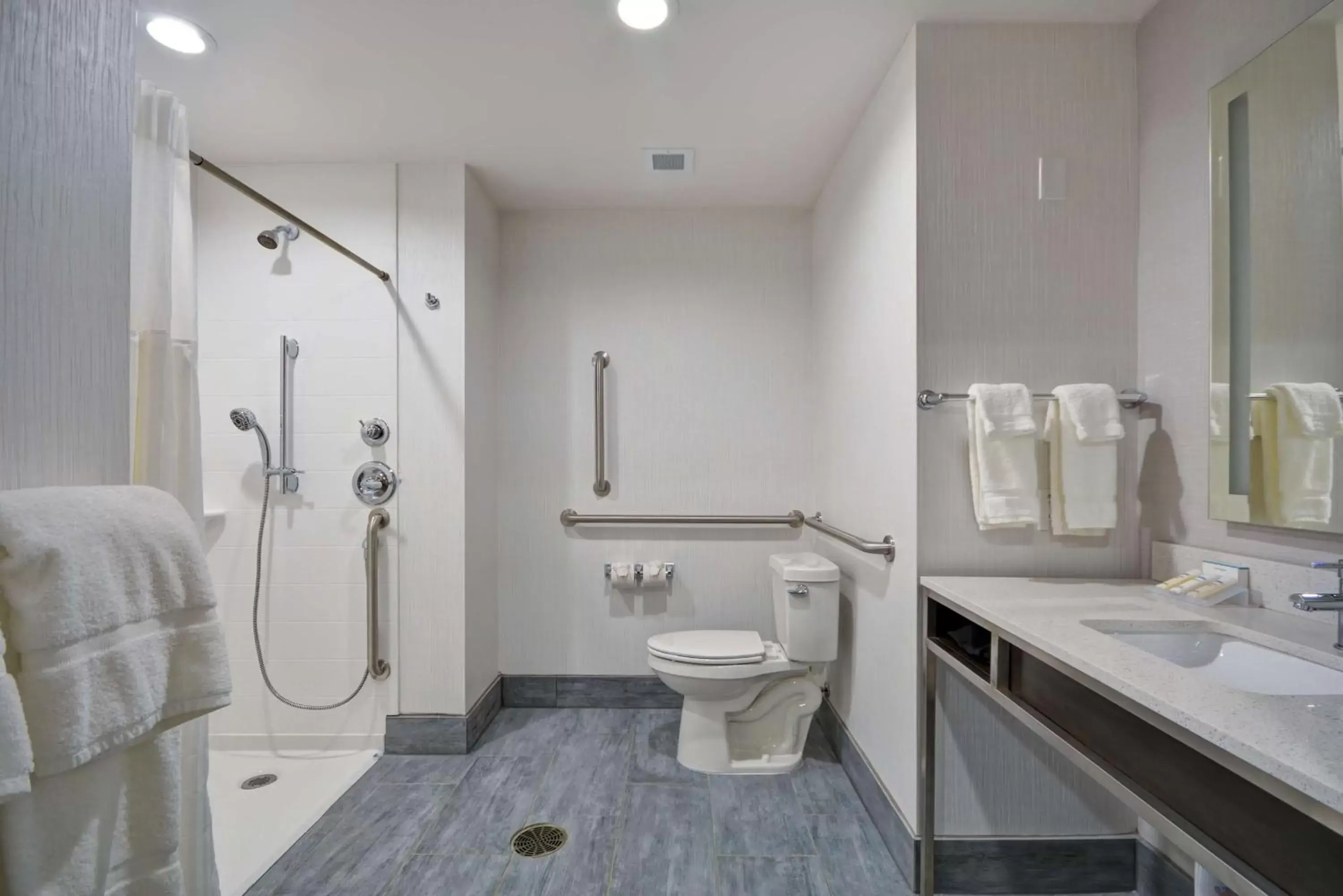 Bathroom in Hilton Garden Inn Tulsa-Broken Arrow, OK Bathroom in Hilton Garden Inn Tulsa-Broken Arrow, OK