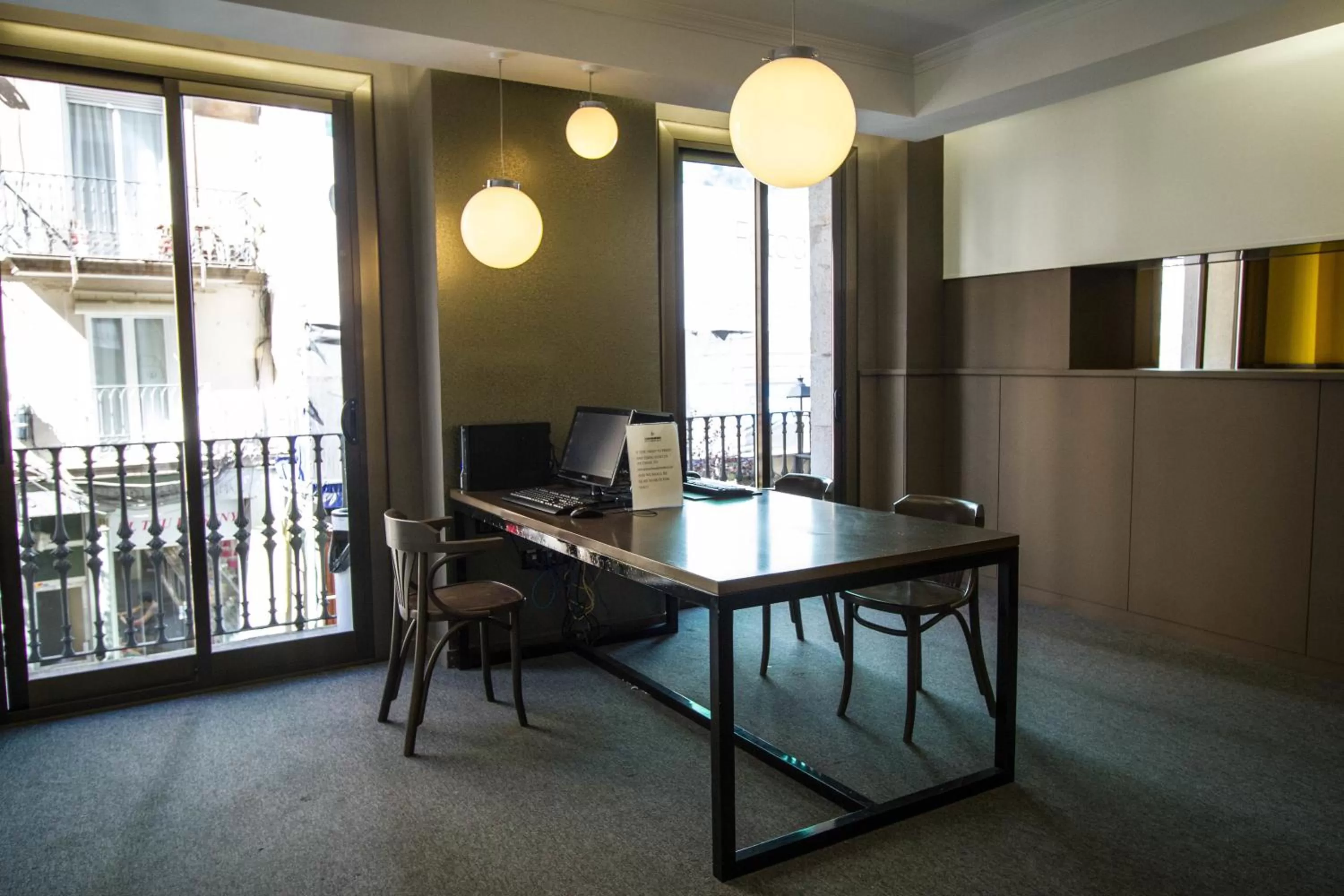 Communal lounge/ TV room in Moderno