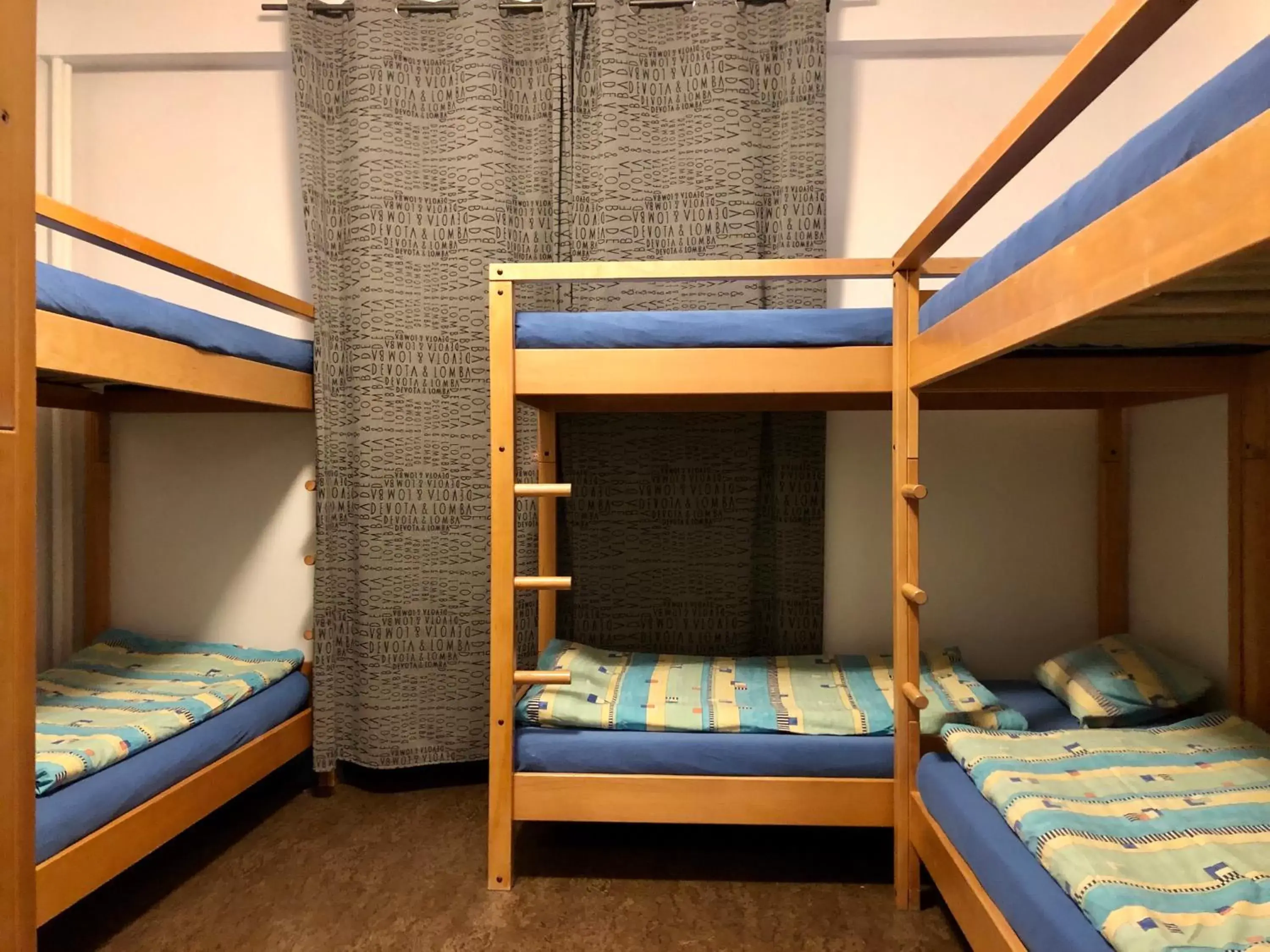 Bunk Bed in Auberge Pour Tous