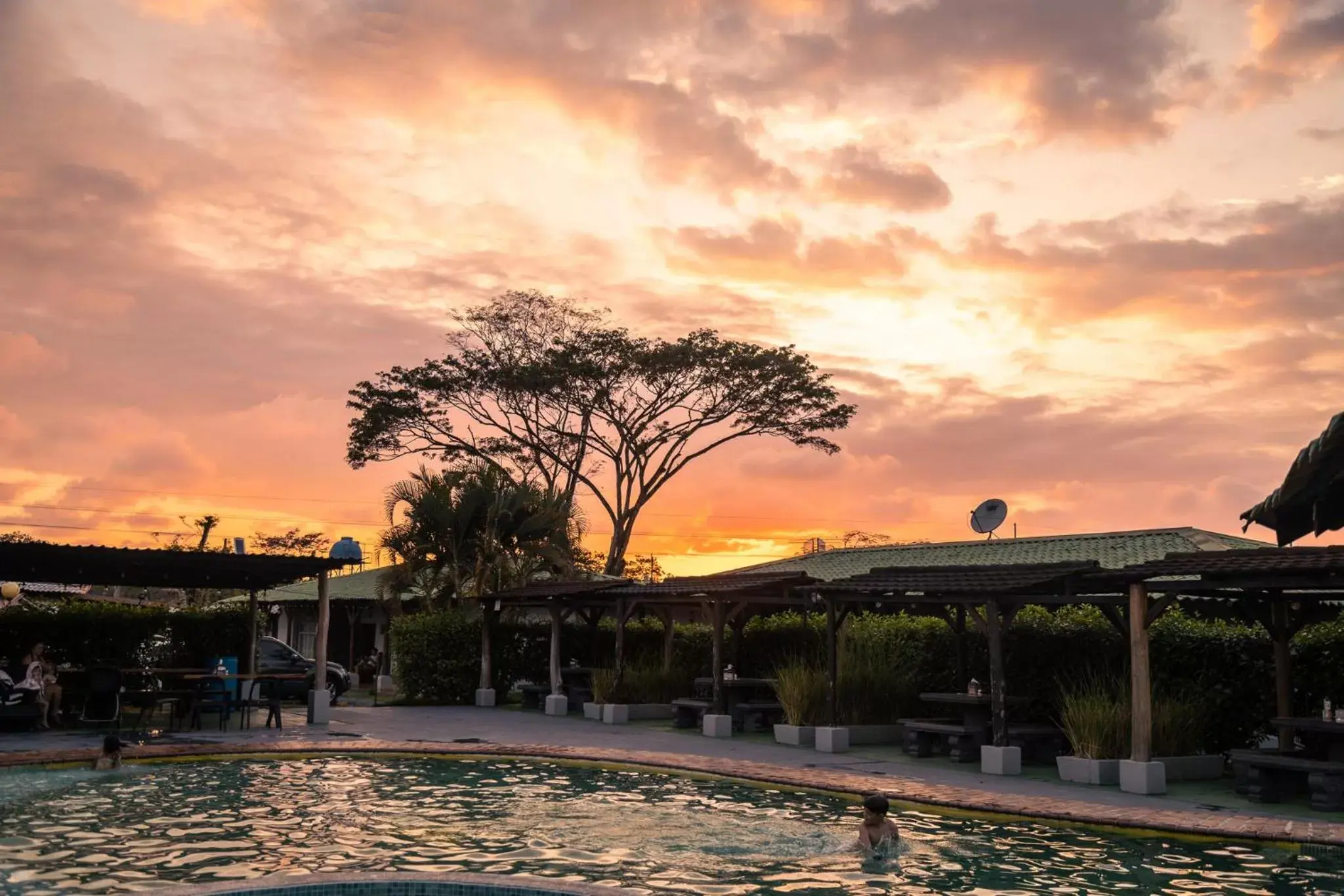 Swimming pool, Sunrise/Sunset in Hotel El Rancho