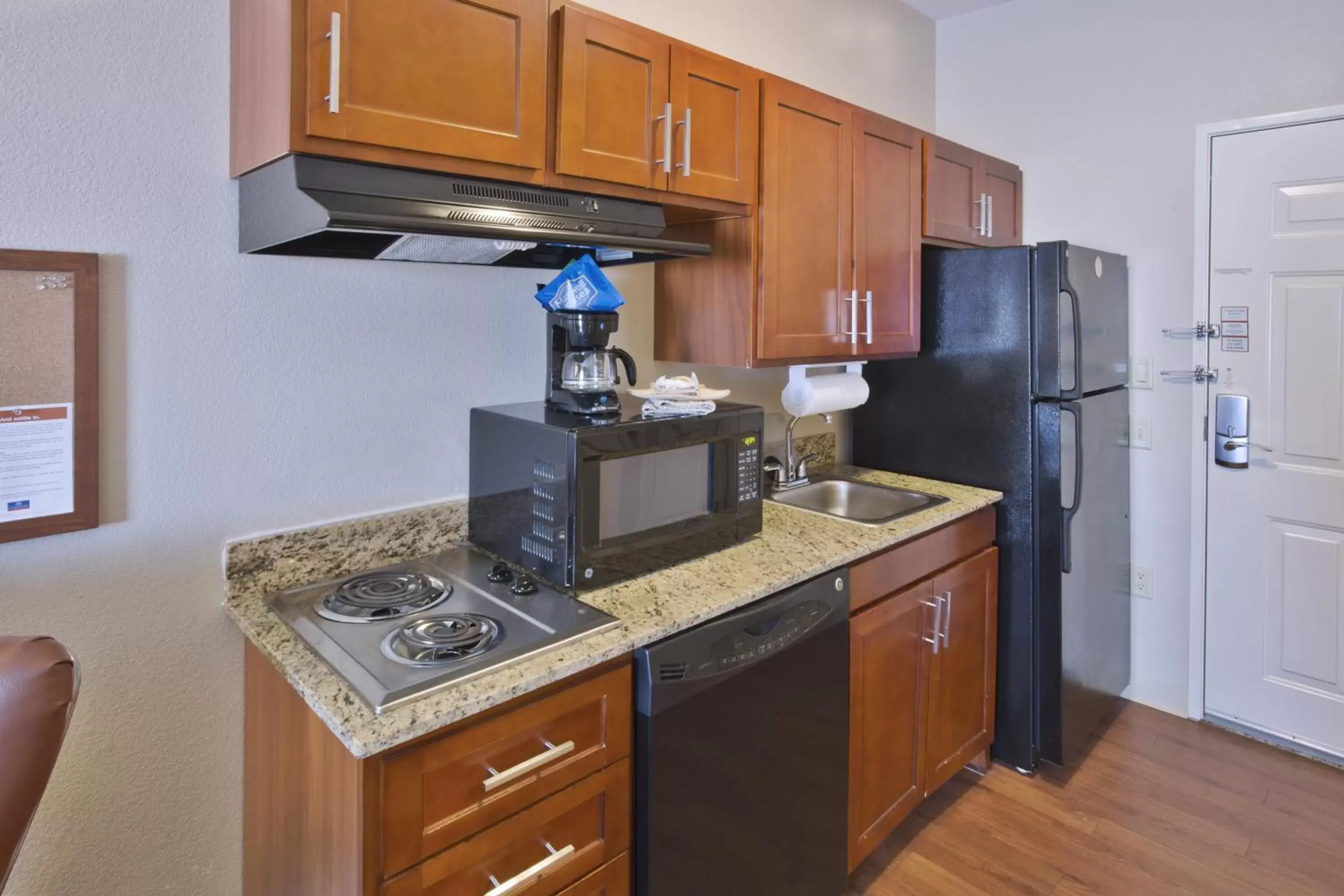 Photo of the whole room, Kitchen/Kitchenette in Candlewood Suites Fort Stockton, an IHG Hotel