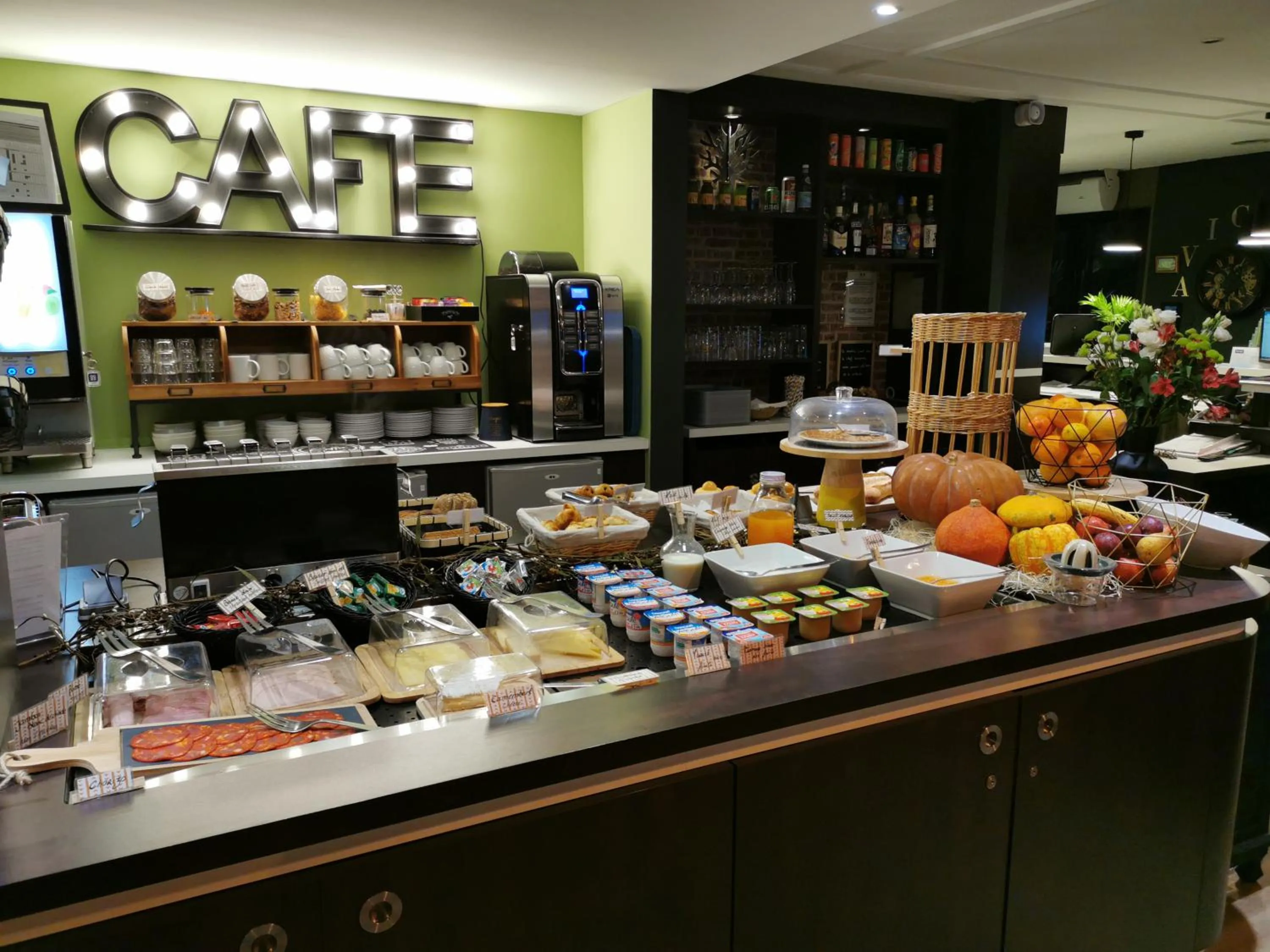 Breakfast in Hôtel Kyriad Cap Sud