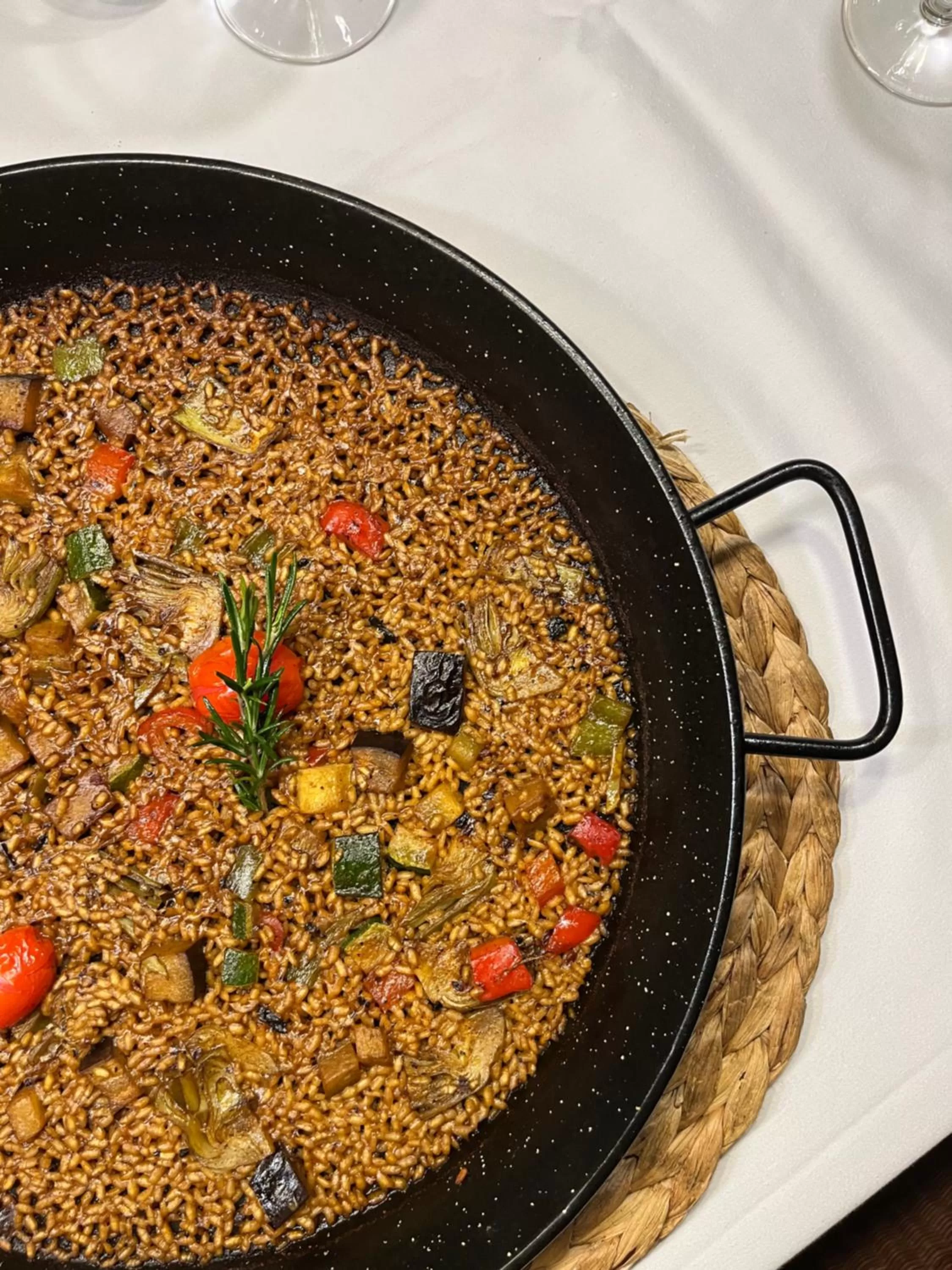 Restaurant/places to eat in Hostal de la Plaça - Hotel Boutique