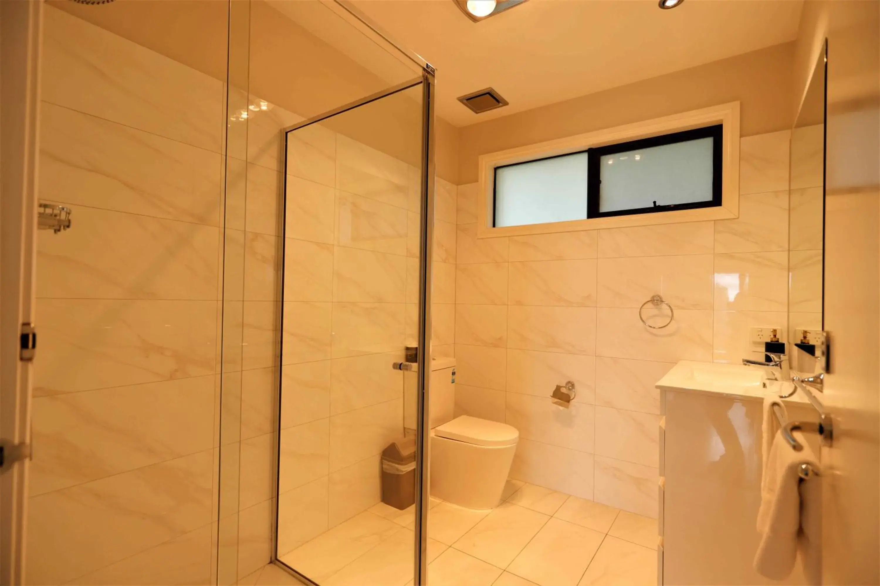 Bathroom in Apollo Bay Seal Apartments