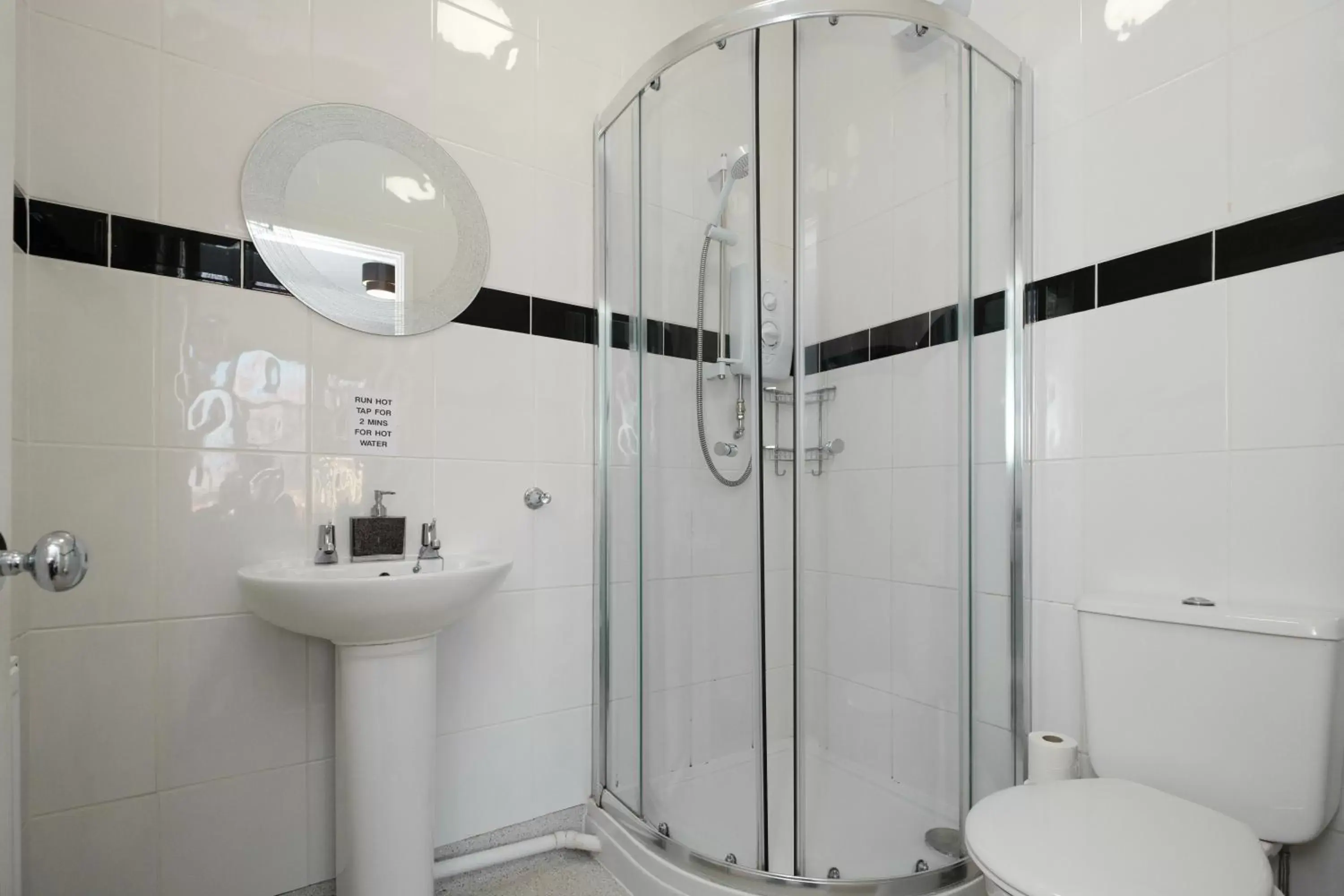 Family Room with Private Bathroom in OYO The Pickering Park Hotel Family Room with Private Bathroom in OYO The Pickering Park Hotel