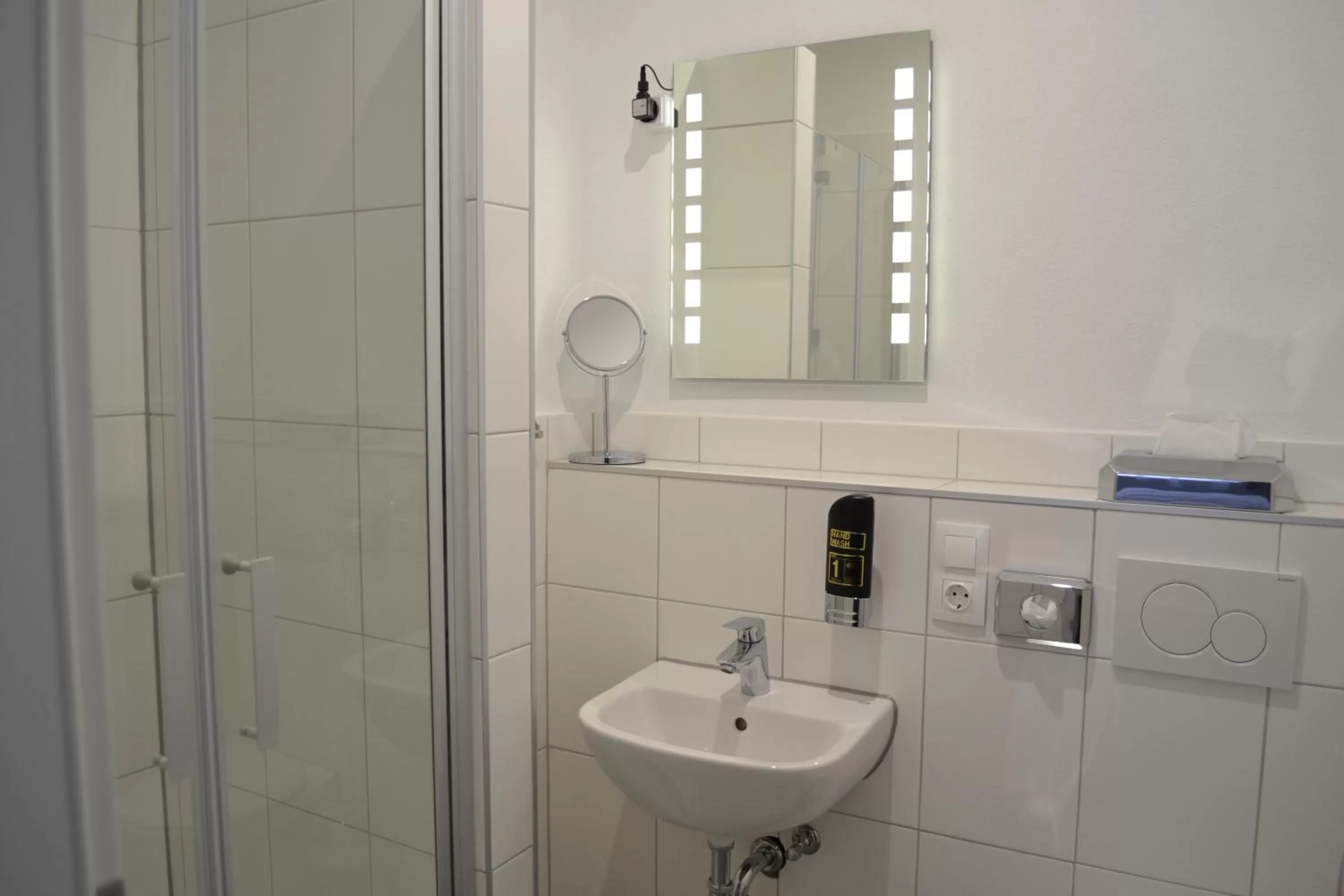 Shower in Platia - rooms