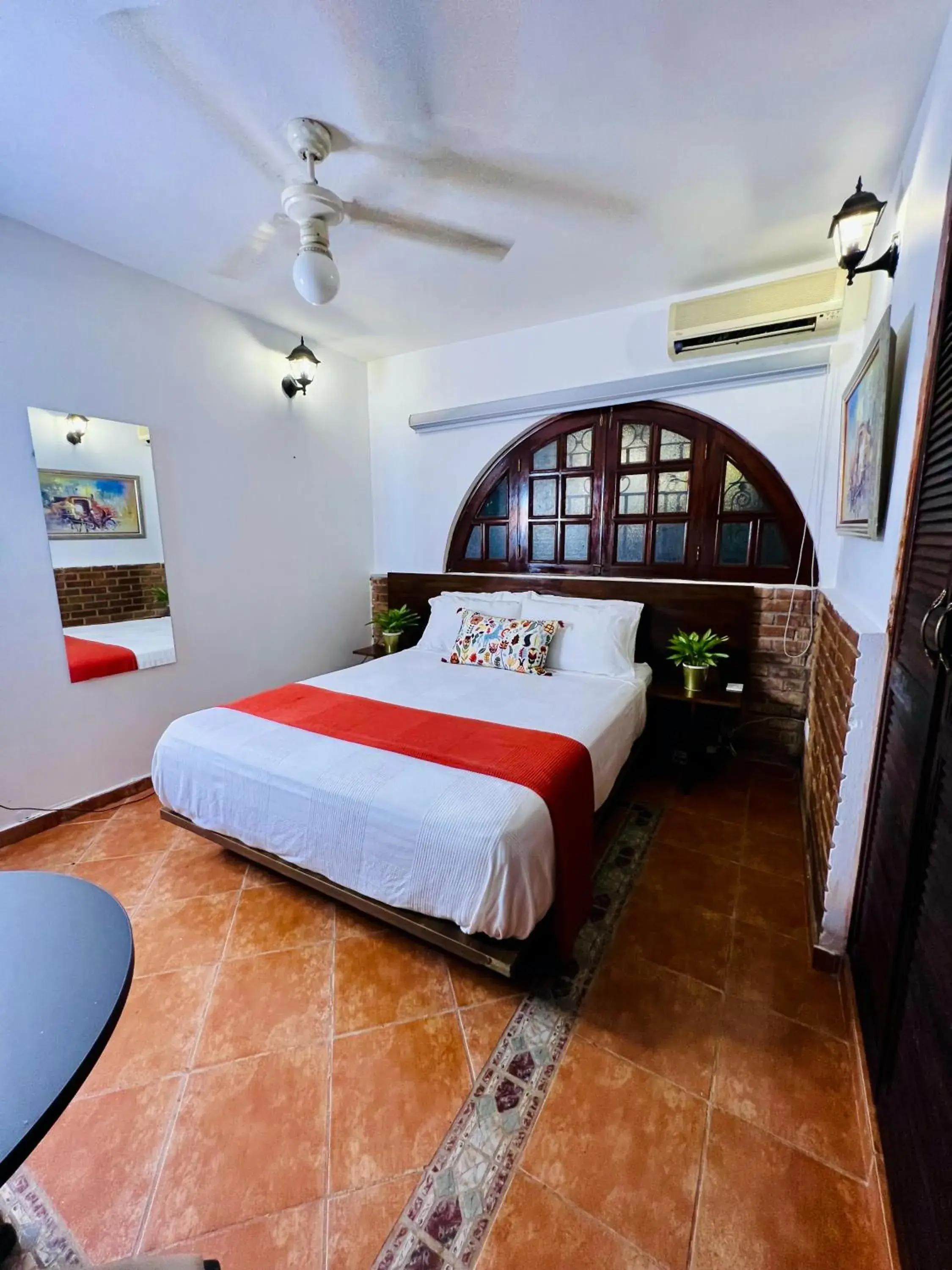 Bed in Suite Colonial by Cristi