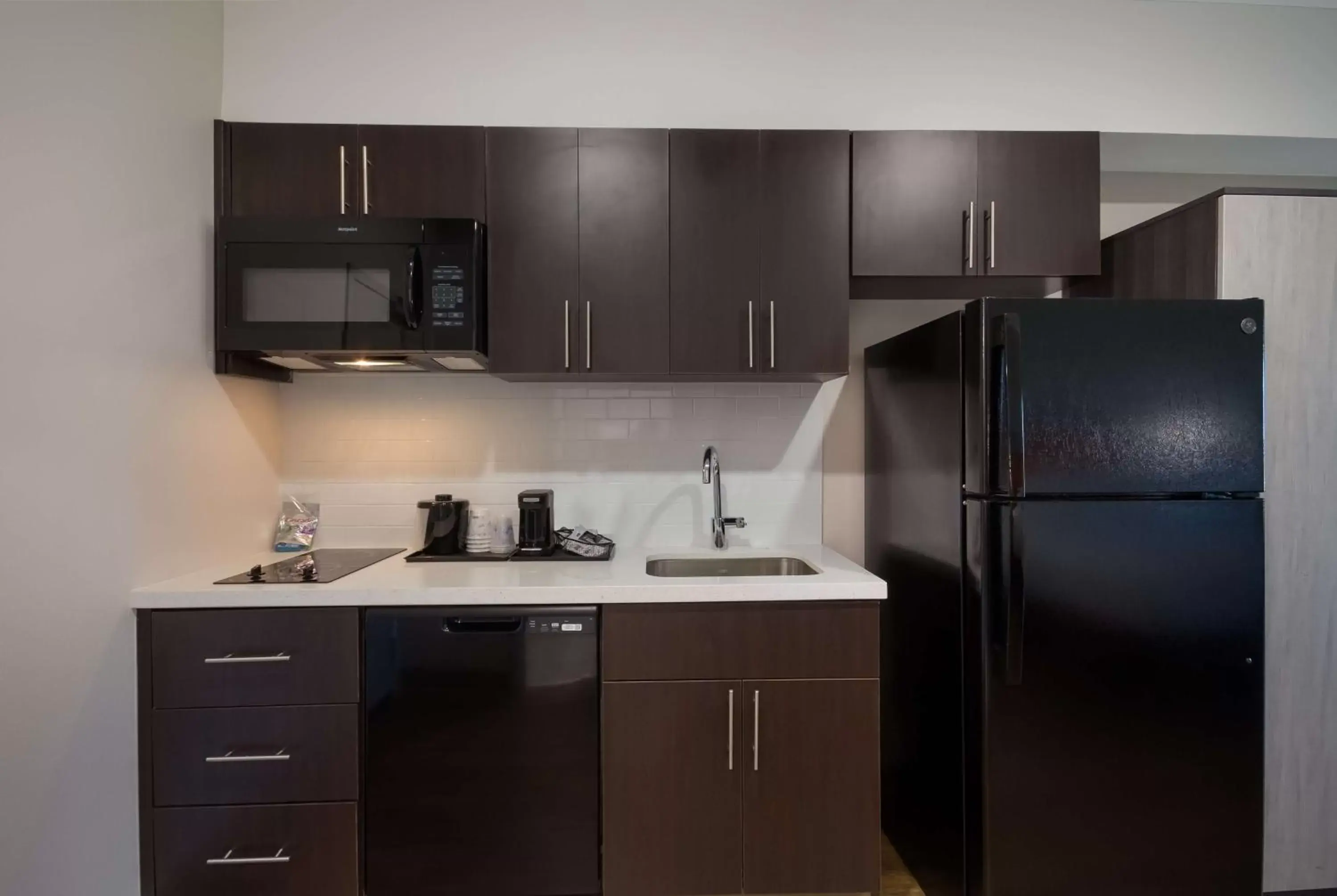 Photo of the whole room, Kitchen/Kitchenette in Best Western Sugar Sands Inn & Suites