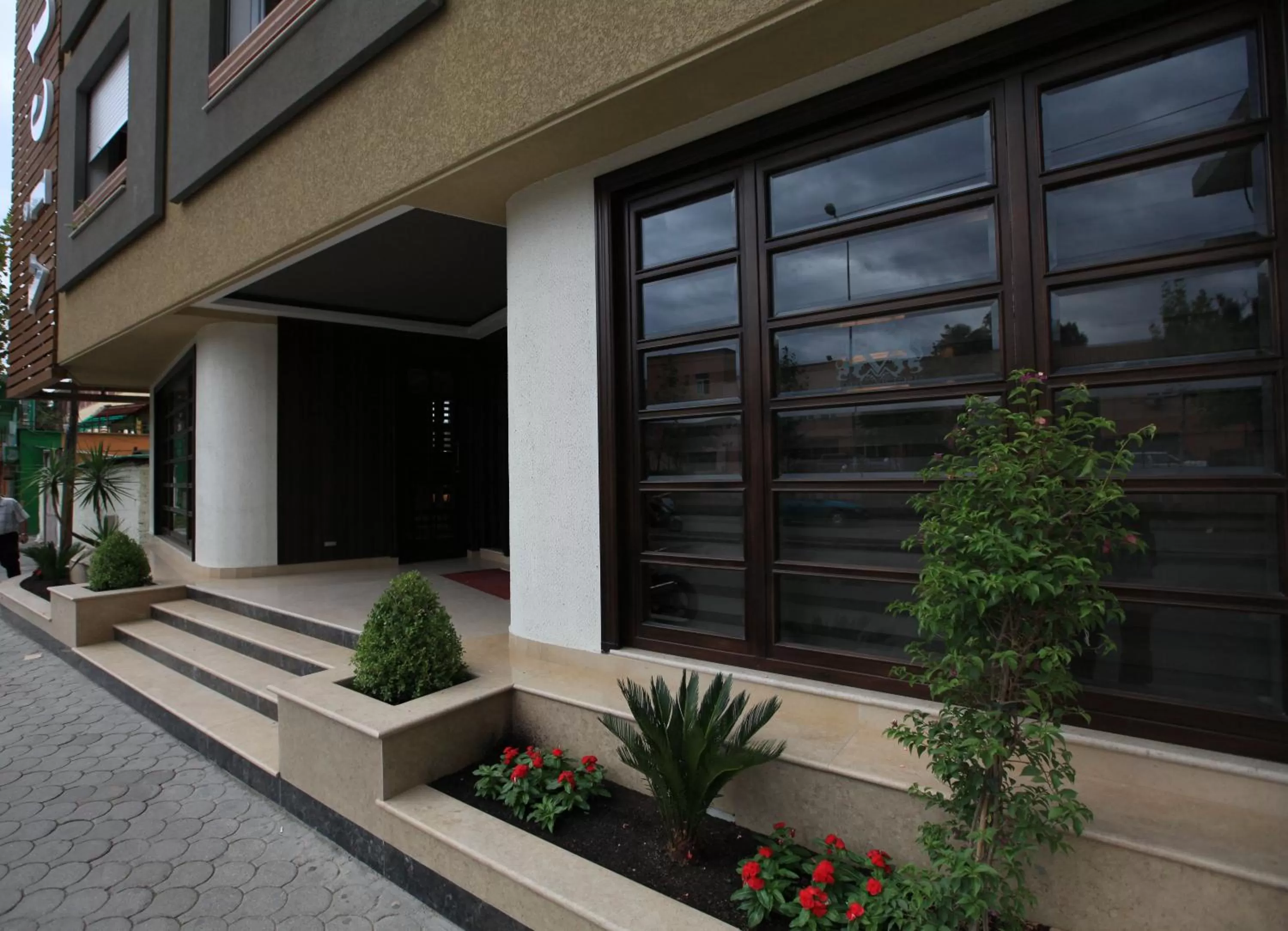 Facade/entrance in Hotel Victoria Tirana