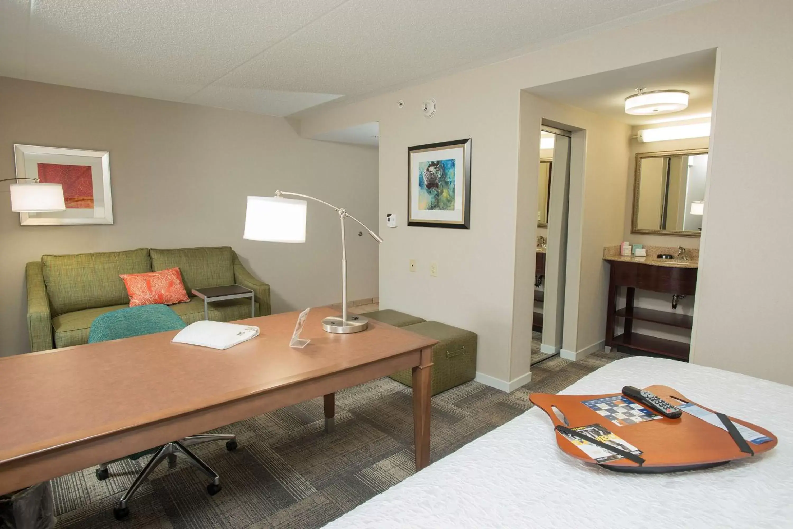 Bedroom, Seating Area in Hampton Inn & Suites Cincinnati-Union Centre