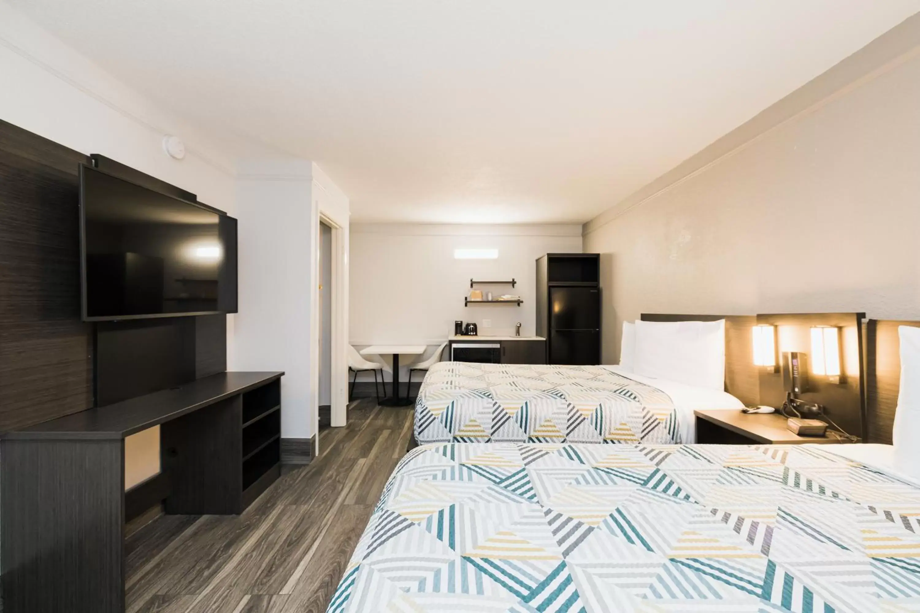 Bed in Studio 6 Baytown, Tx - Garth Road Bed in Studio 6 Baytown, Tx - Garth Road