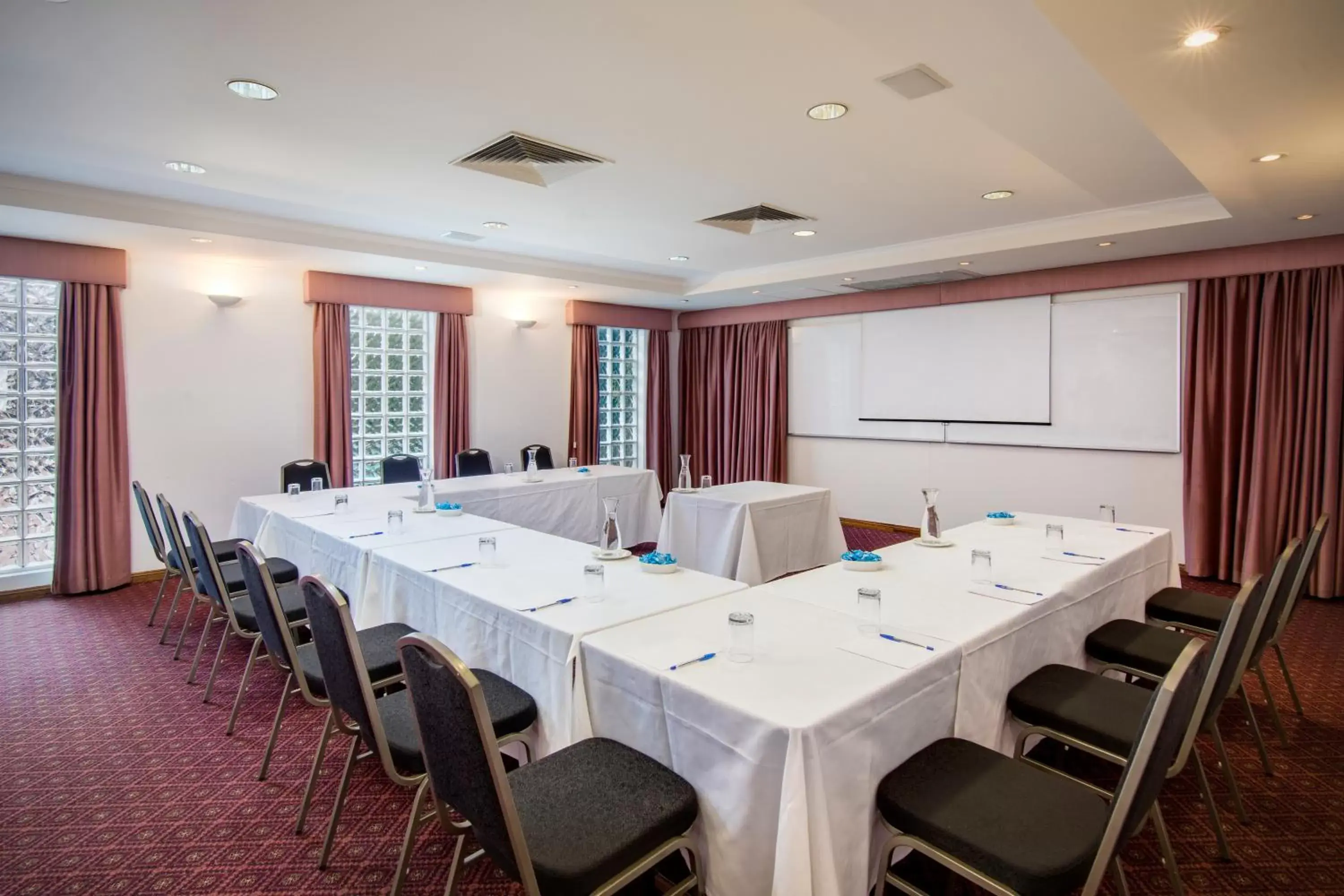 Meeting/conference room in Adelaide Inn