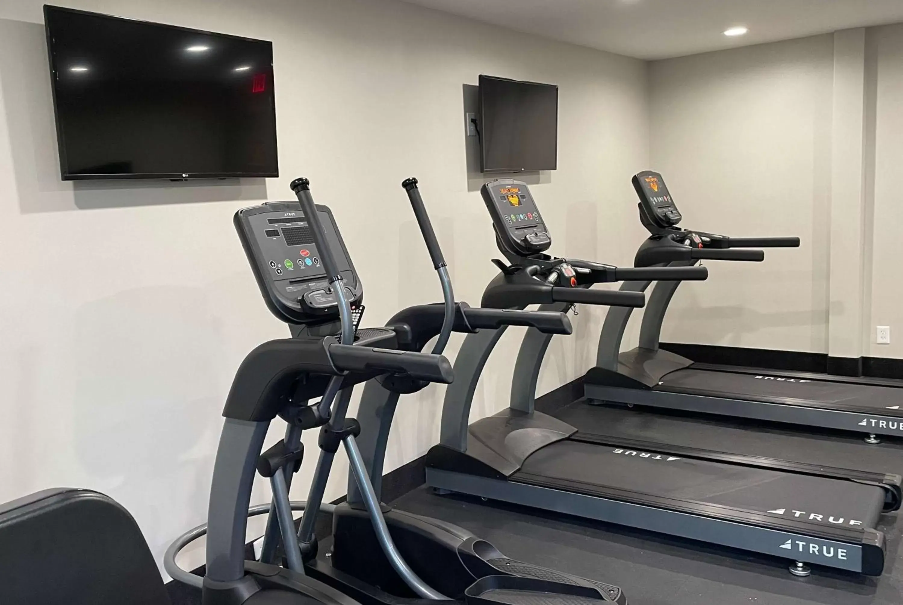 Fitness Center/Facilities in La Quinta Inn & Suites by Wyndham Indianapolis Downtown