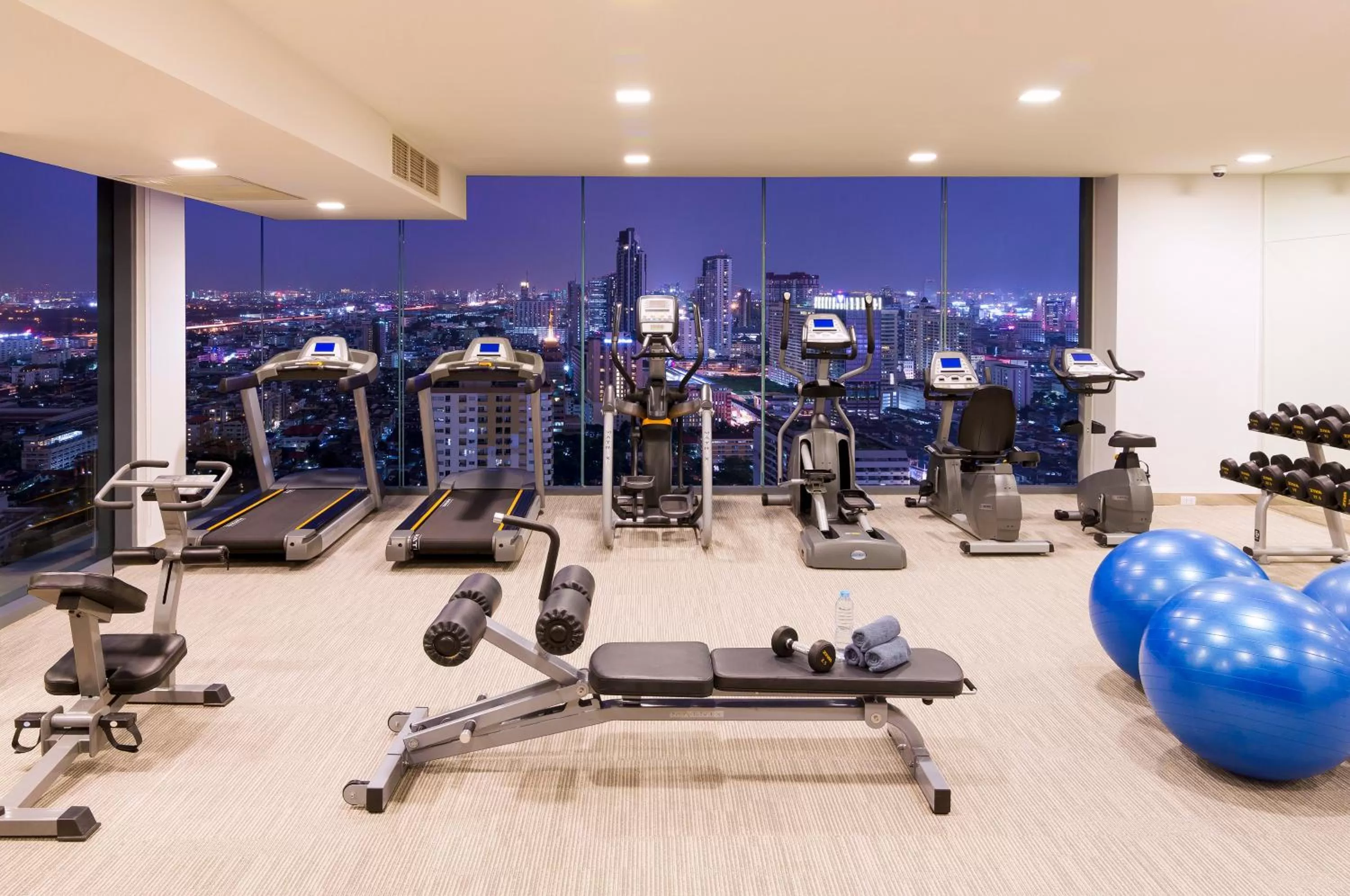 Fitness centre/facilities in Mercure Bangkok Siam