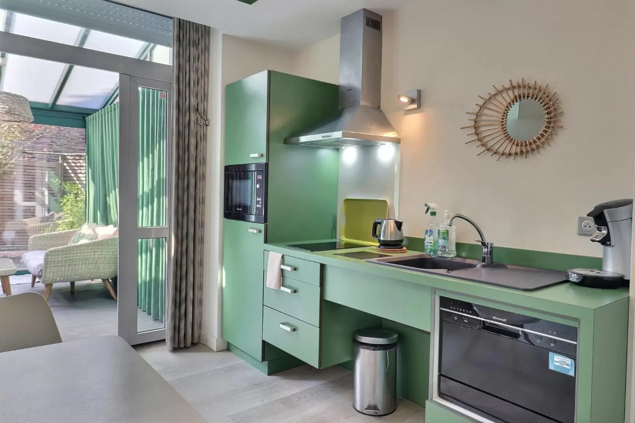 Kitchen or kitchenette, Kitchen/Kitchenette in Garden Hotel Rennes Centre Gare