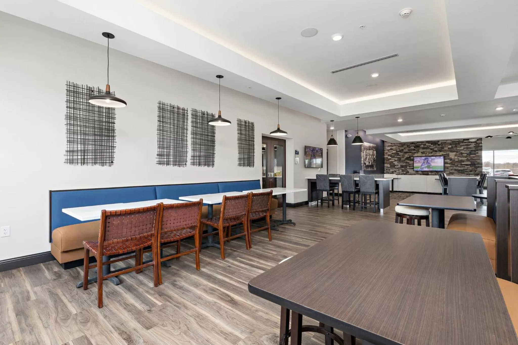 Breakfast in Holiday Inn Express Kansas City North Parkville by IHG