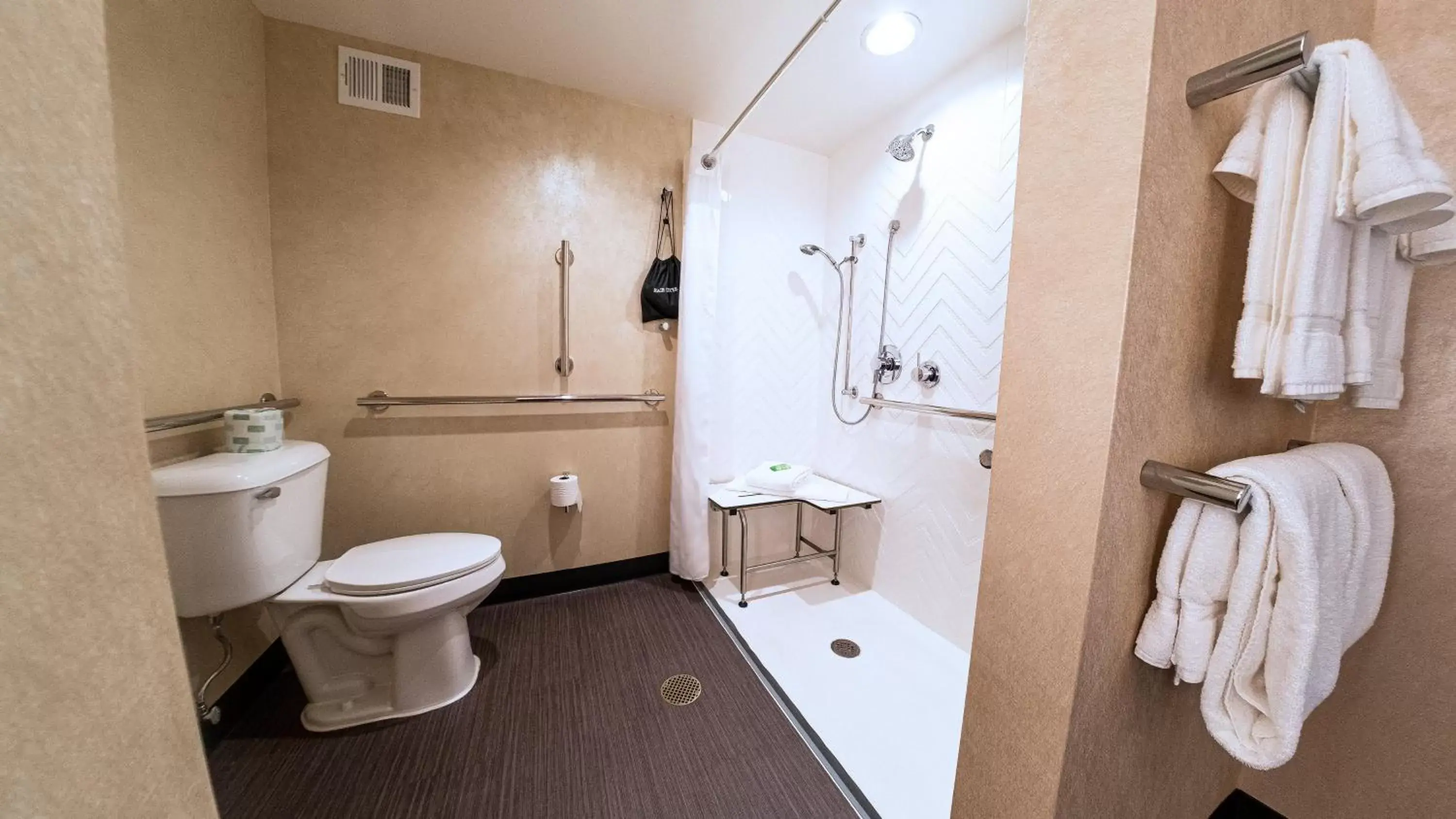 Photo of the whole room, Bathroom in Holiday Inn & Suites Philadelphia W - Drexel Hill, an IHG Hotel