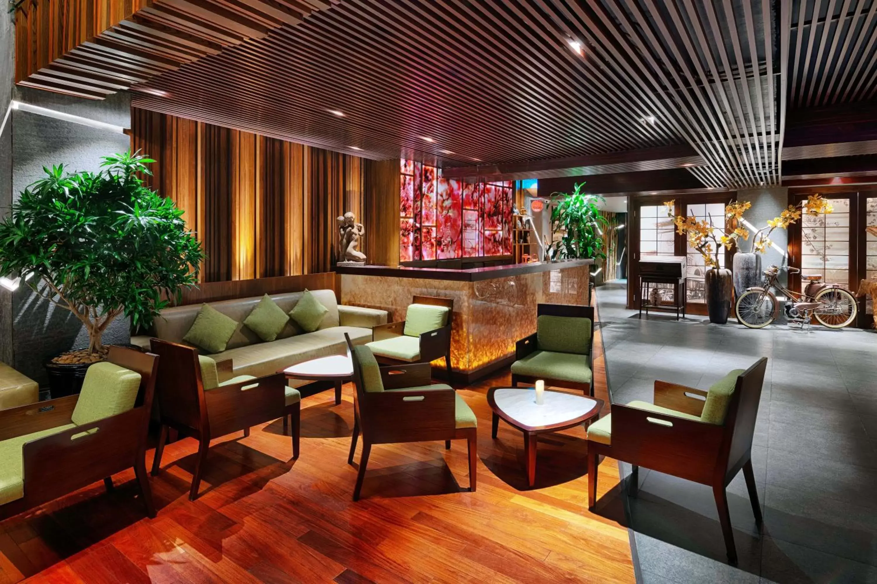 Lobby or reception, Lounge/Bar in Silverland Sakyo Hotel