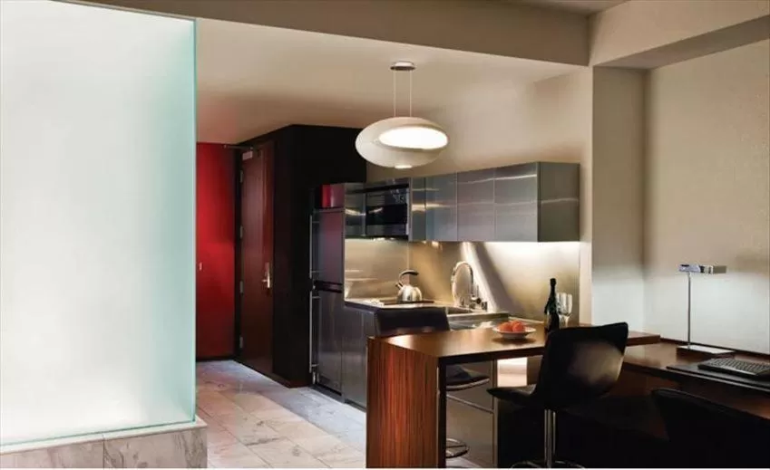 Bathroom, Kitchen/Kitchenette in Palms Place Studio with Balcony & Strip View