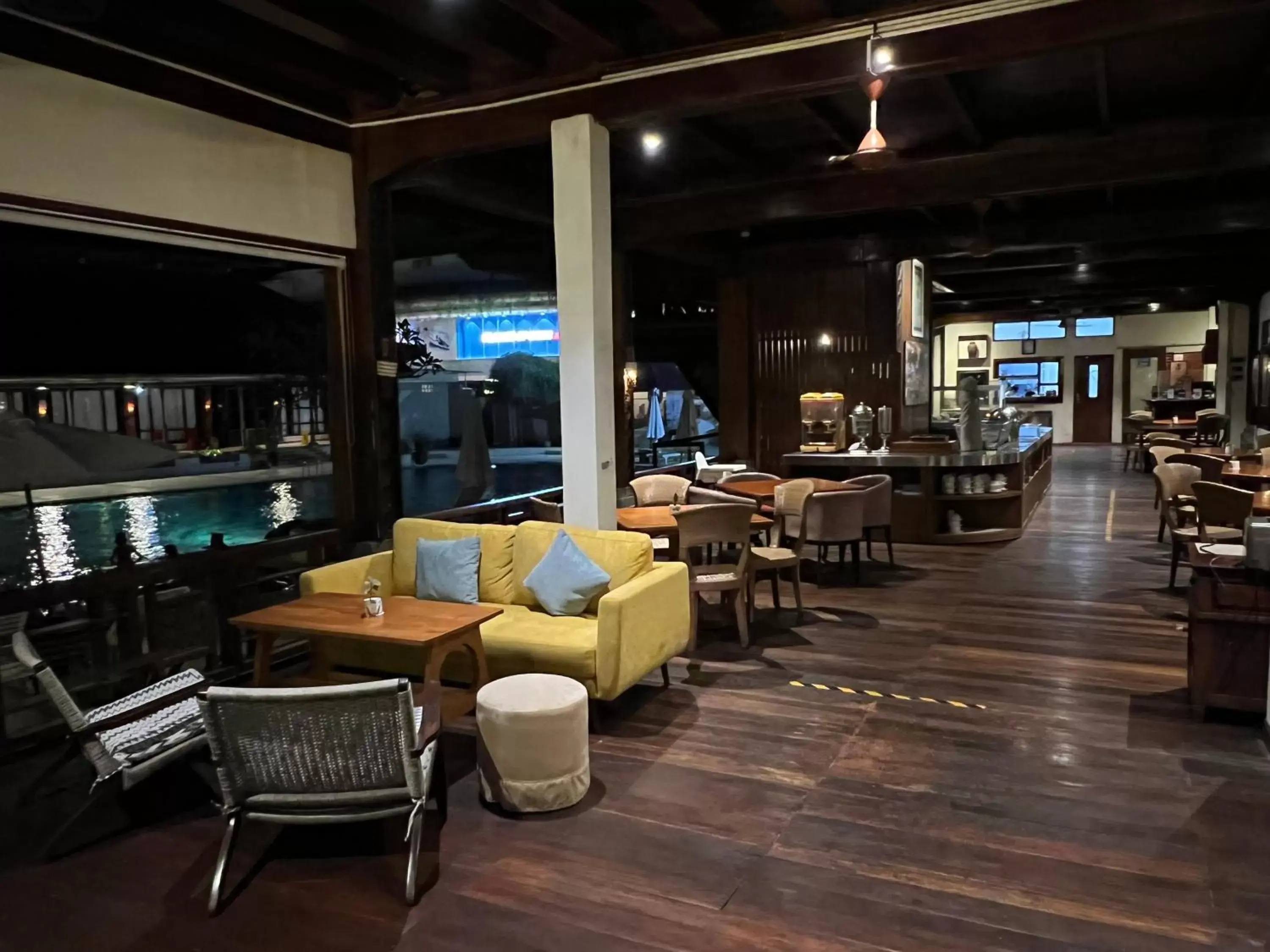 Restaurant/places to eat, Lounge/Bar in Grand Istana Rama Hotel