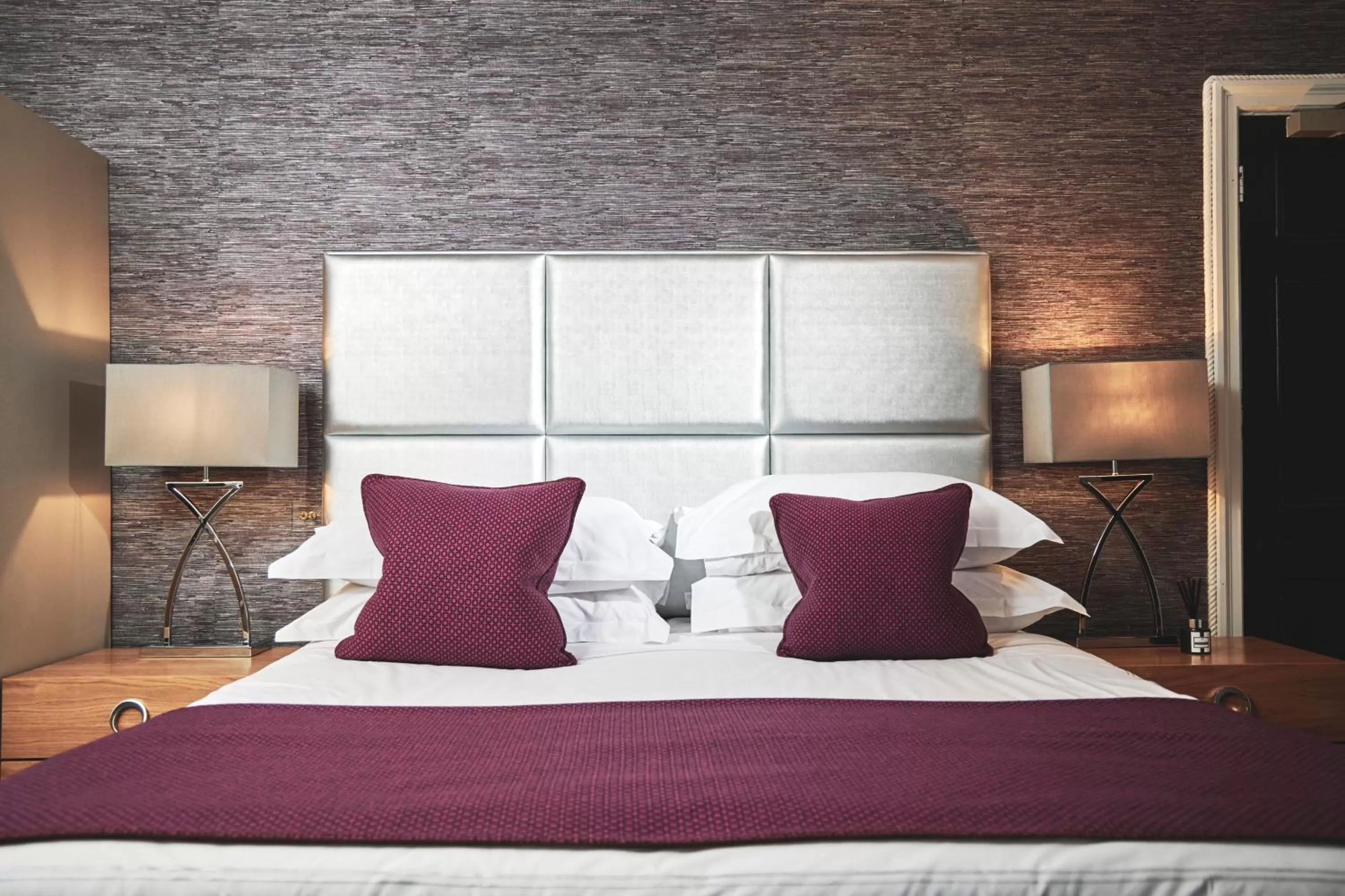 Bed in Great Fosters - Near Windsor