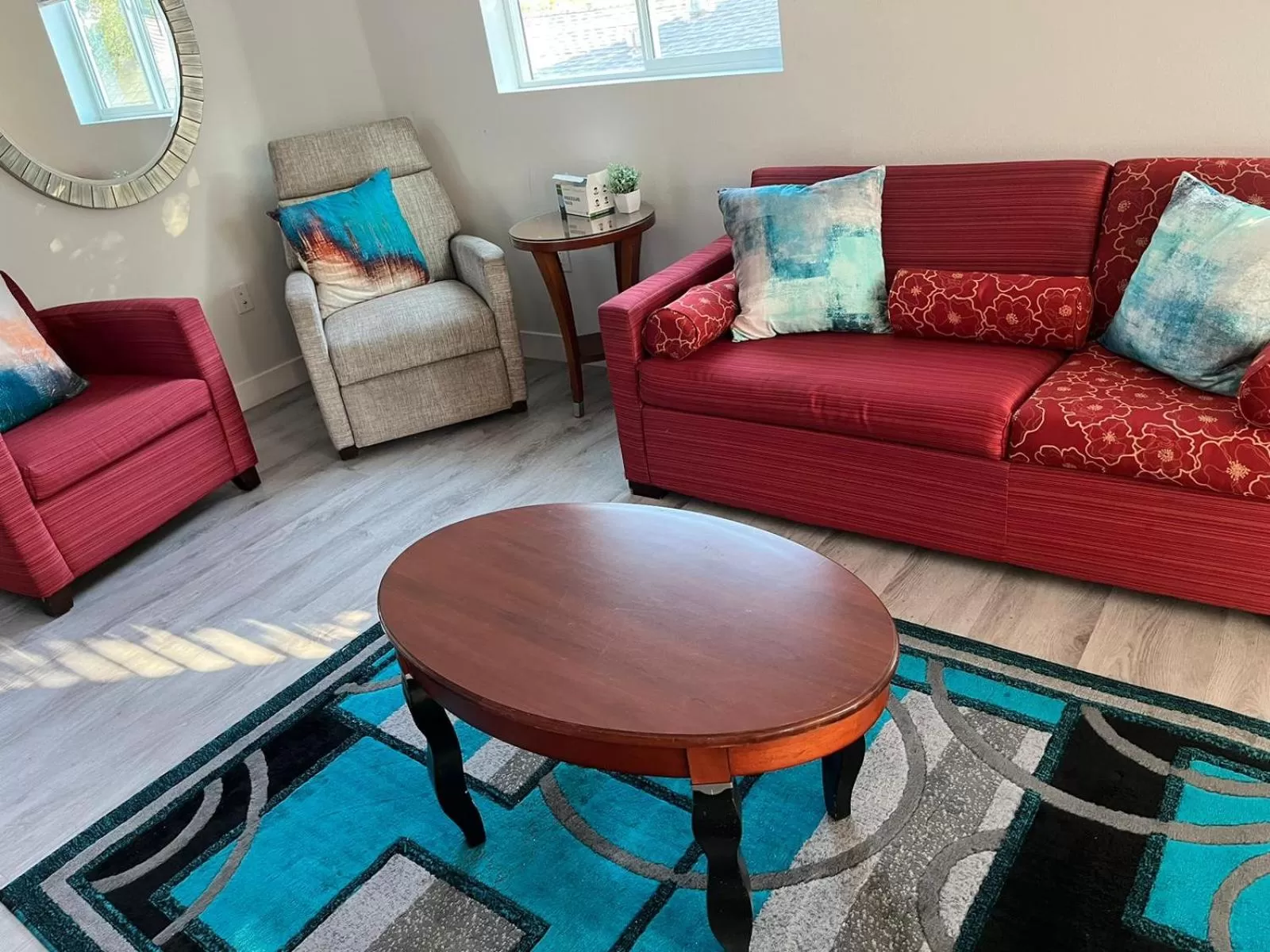 Three-Bedroom Apartment in StaysPro - Hollywood Homes minutes to everything SPACIOUS AND FREE PARKING