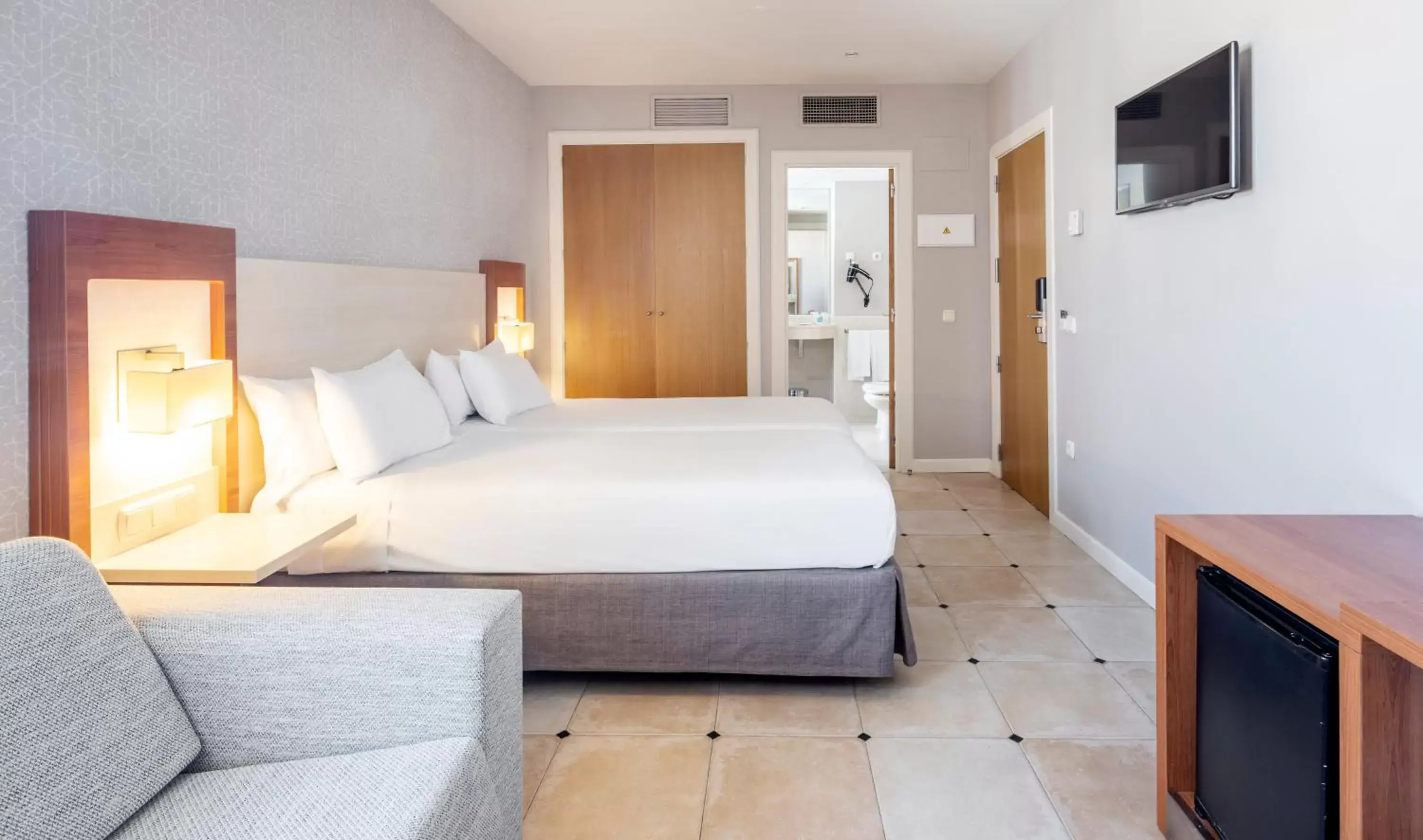 Mountain view, Bed in Ilunion Fuengirola