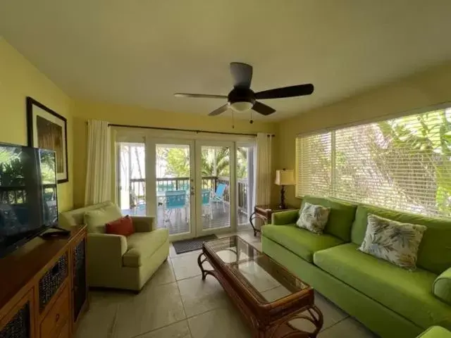 Living room, Seating Area in Coconut Bay Resort - Key Largo