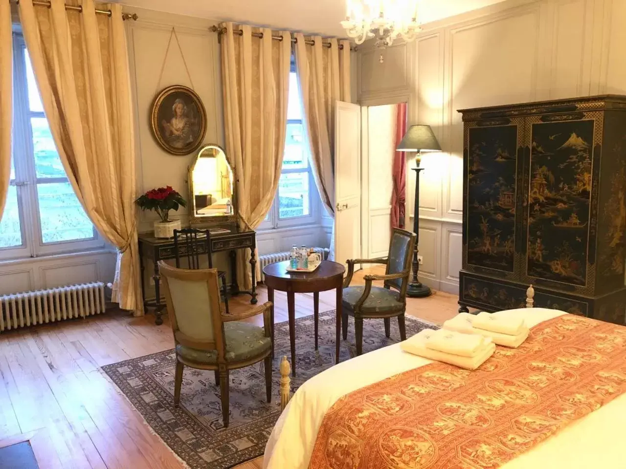 Photo of the whole room in Castel Saint-Léonard