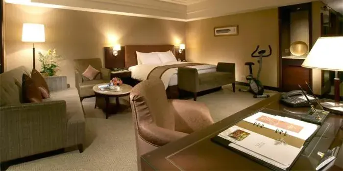 Bed in Grand Forward Hotel