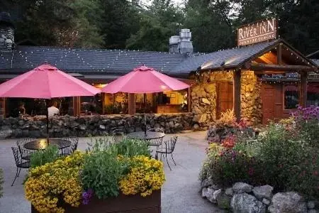 Facade/entrance in Big Sur River Inn