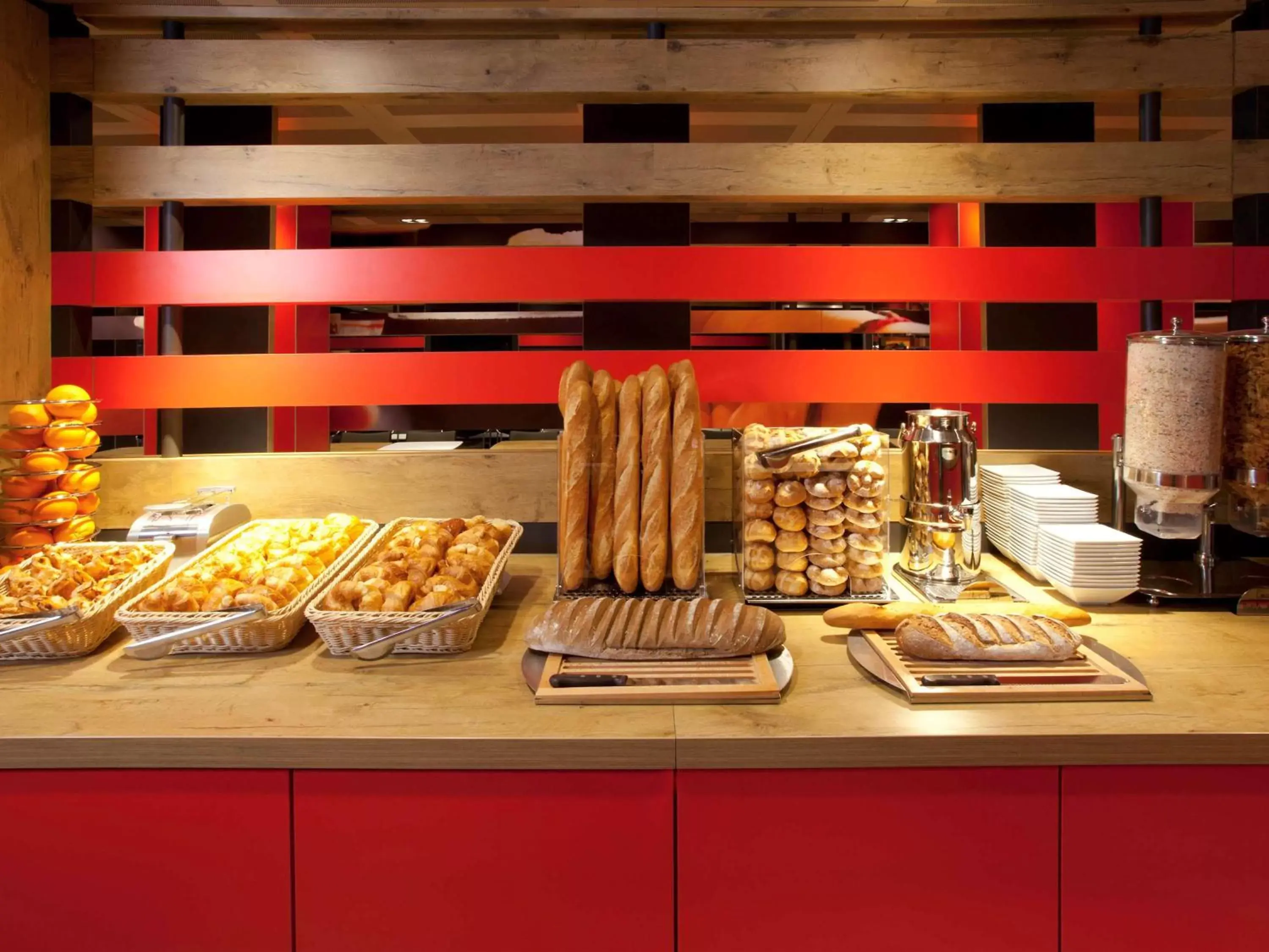 Restaurant/places to eat in ibis Genève Centre Nations