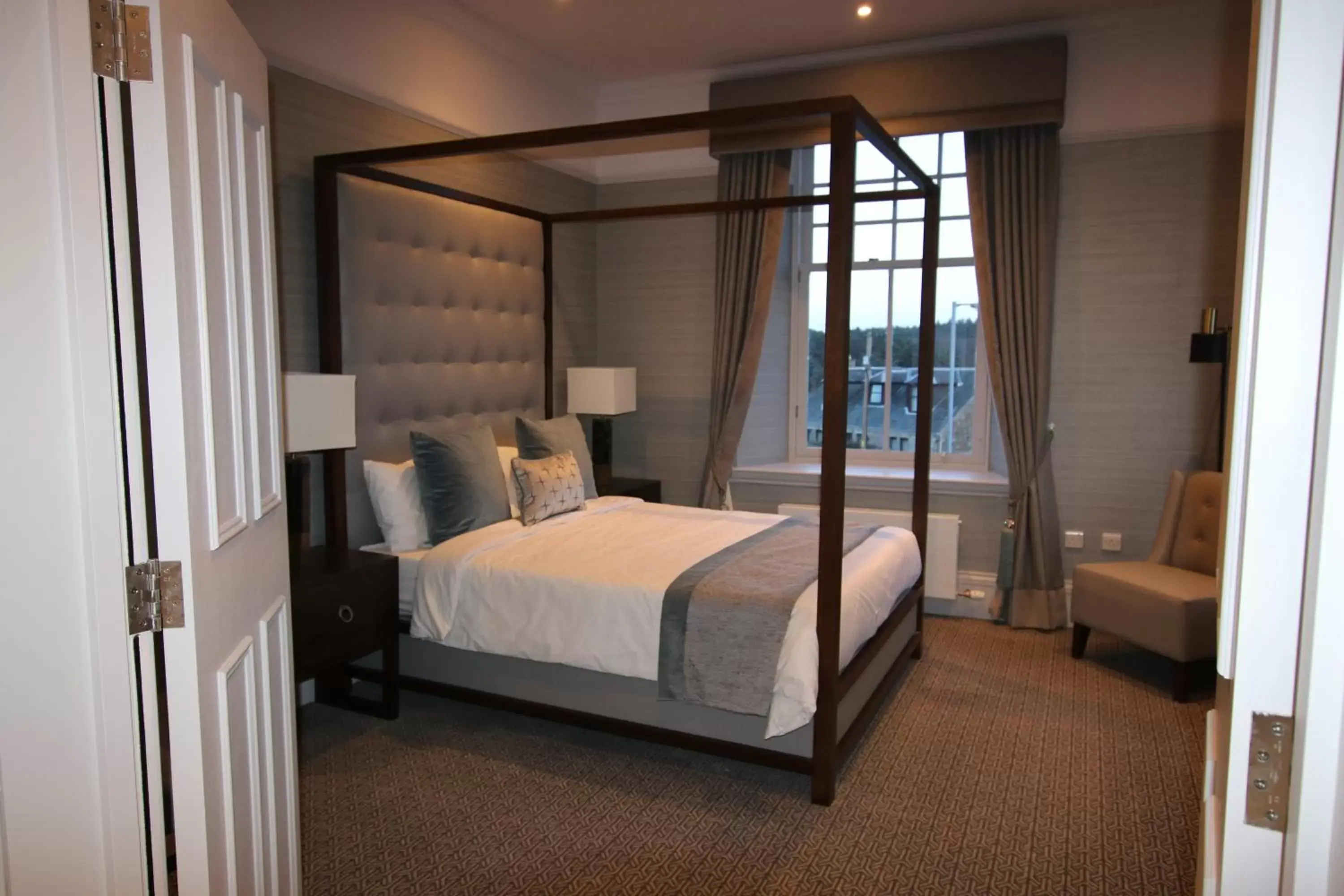Bedroom, Bed in Castlecary House Hotel