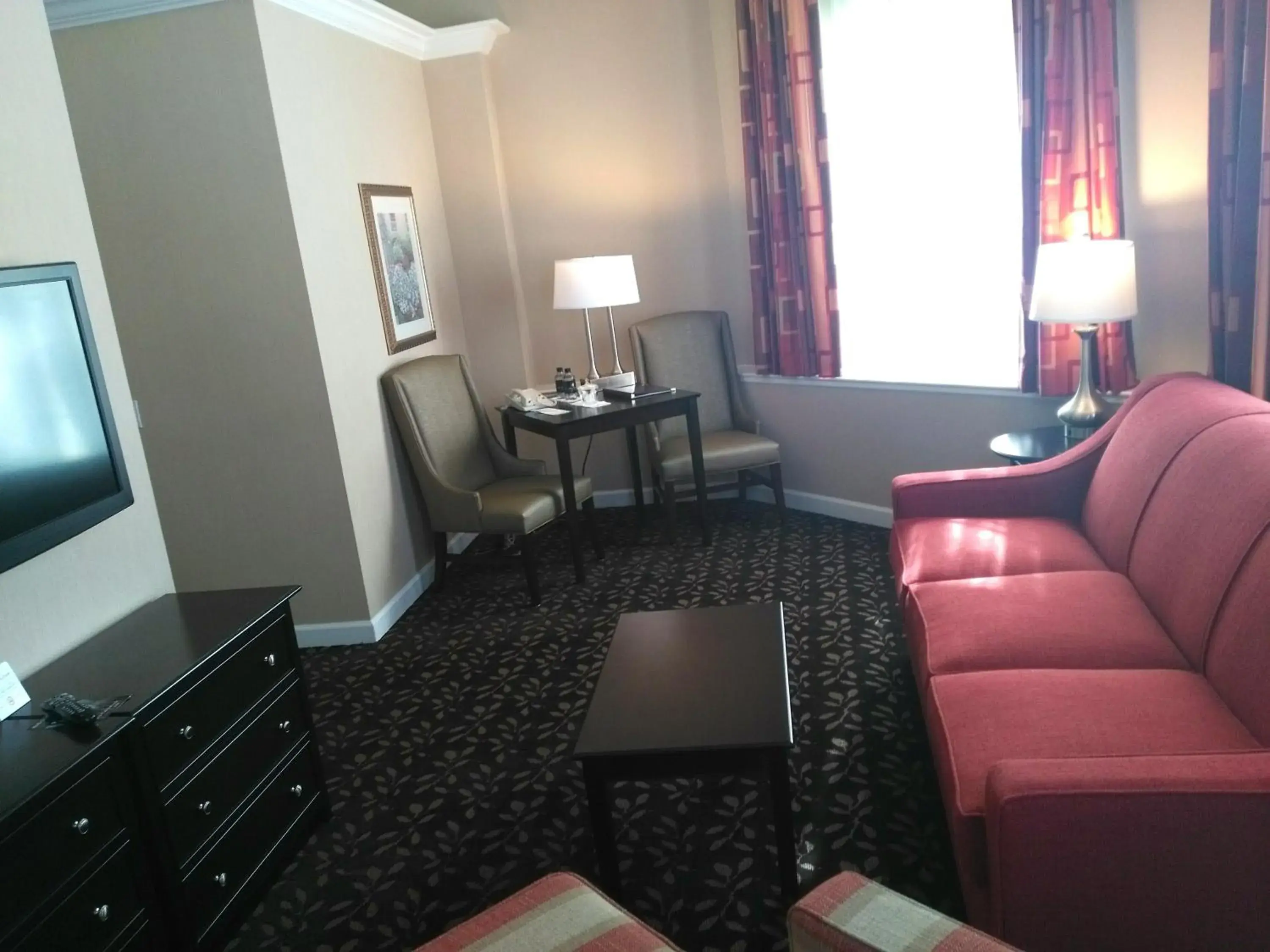 Living room, Seating Area in The Wilshire Grand Hotel